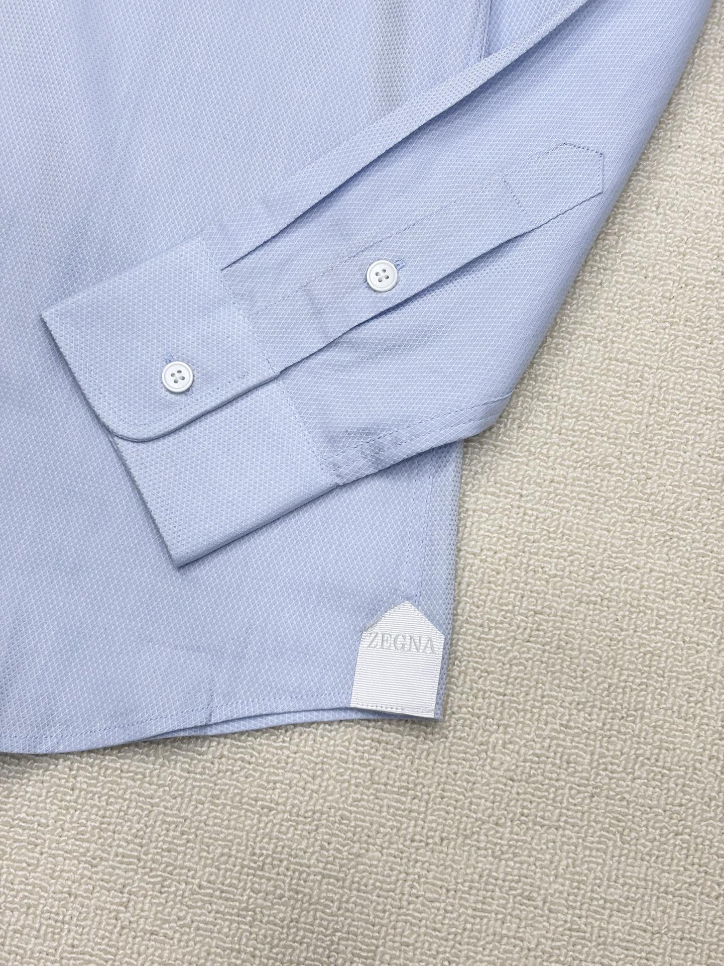 强势上新，新款不断！！！新款衬衫，高级面料高级做工，顶级品质！！！S一XXLS穿125左右m穿140左右