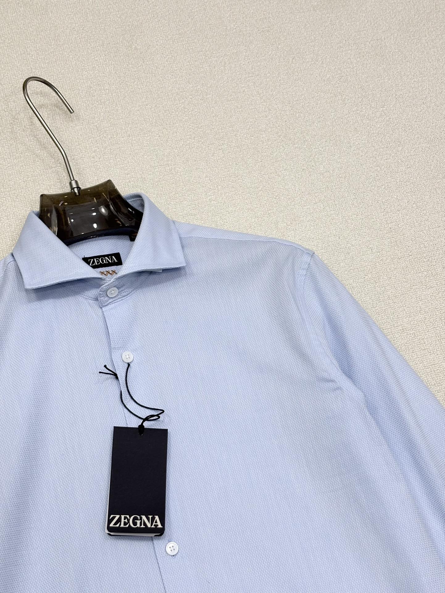 强势上新，新款不断！！！新款衬衫，高级面料高级做工，顶级品质！！！S一XXLS穿125左右m穿140左右