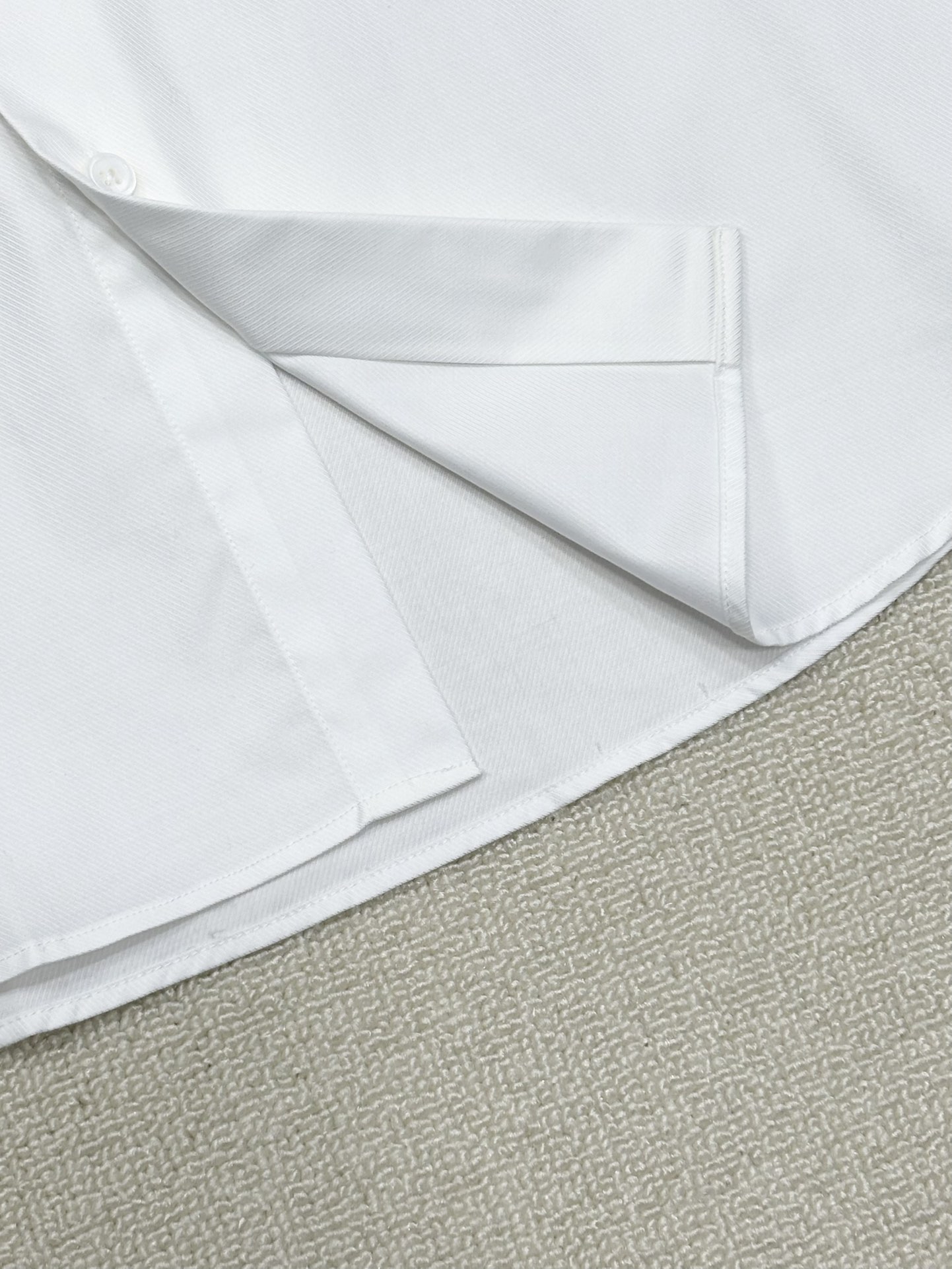 强势上新，新款不断！！！新款衬衫，高级面料高级做工，顶级品质！！！S一XXLS穿125左右m穿140左右