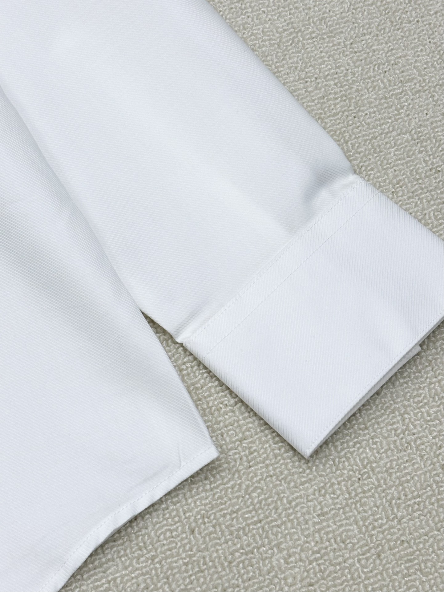 强势上新，新款不断！！！新款衬衫，高级面料高级做工，顶级品质！！！S一XXLS穿125左右m穿140左右