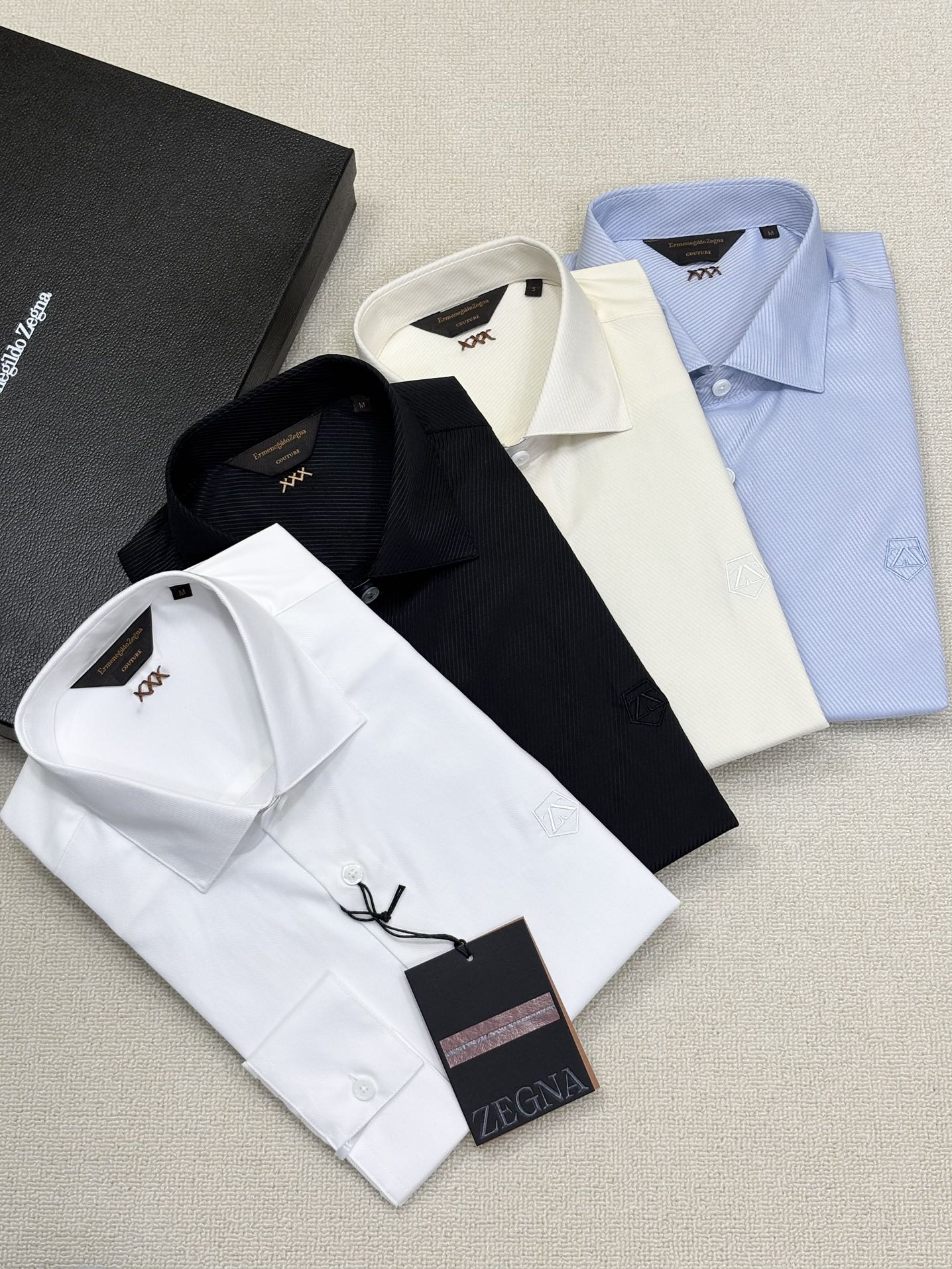 强势上新，新款不断！！！新款衬衫，高级面料高级做工，顶级品质！！！S一XXLS穿125左右m穿140左右