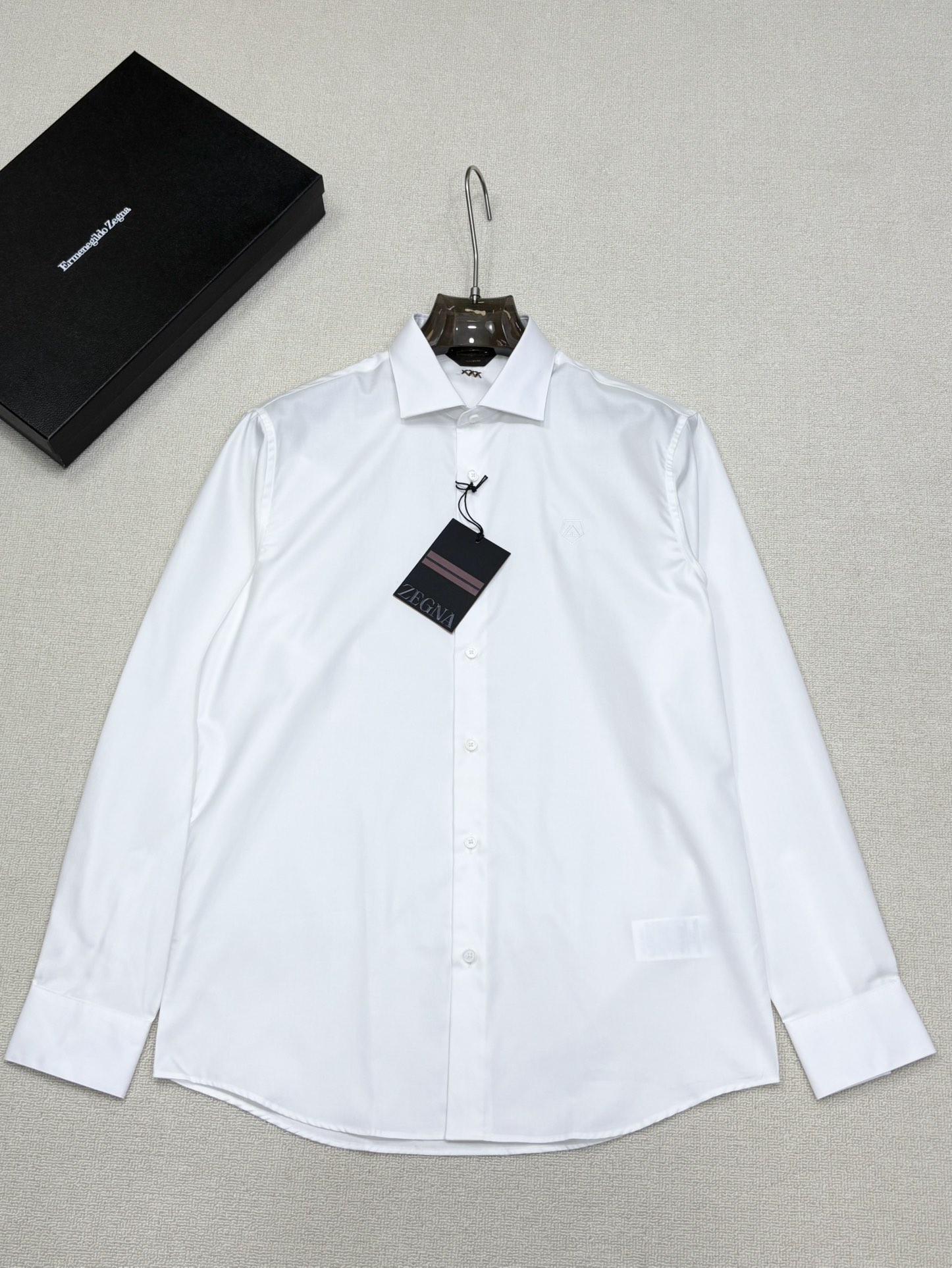 强势上新，新款不断！！！新款衬衫，高级面料高级做工，顶级品质！！！S一XXLS穿125左右m穿140左右