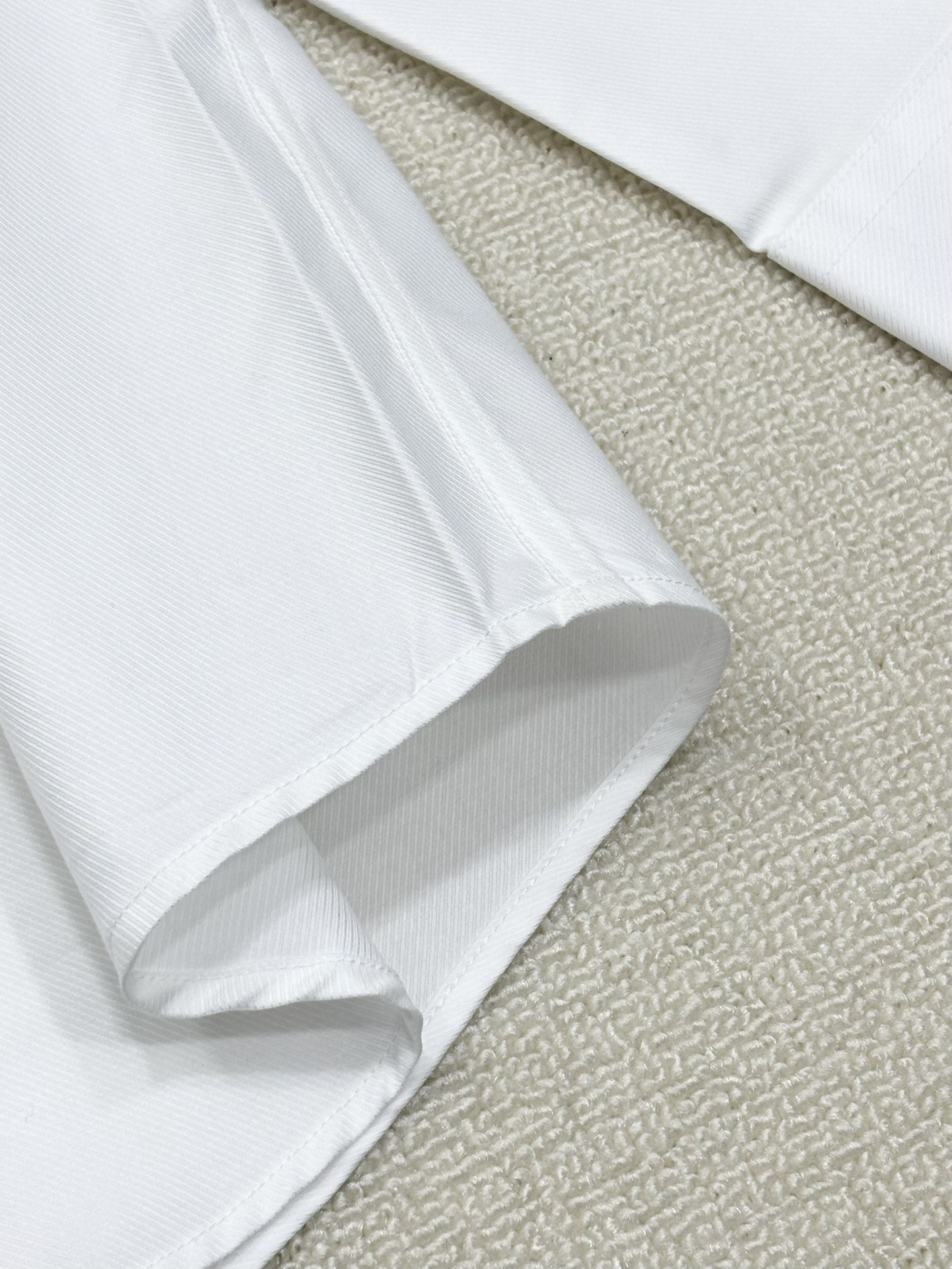 强势上新，新款不断！！！新款衬衫，高级面料高级做工，顶级品质！！！S一XXLS穿125左右m穿140左右