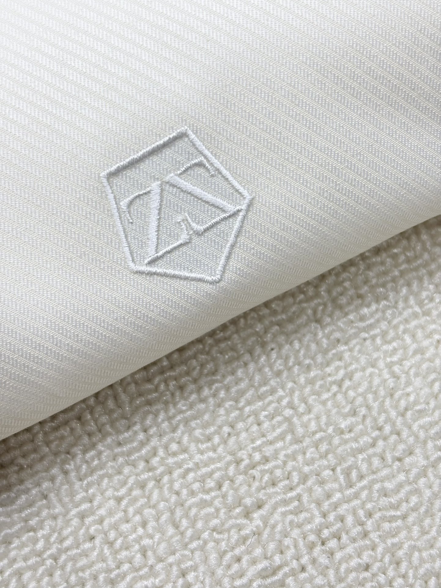 强势上新，新款不断！！！新款衬衫，高级面料高级做工，顶级品质！！！S一XXLS穿125左右m穿140左右