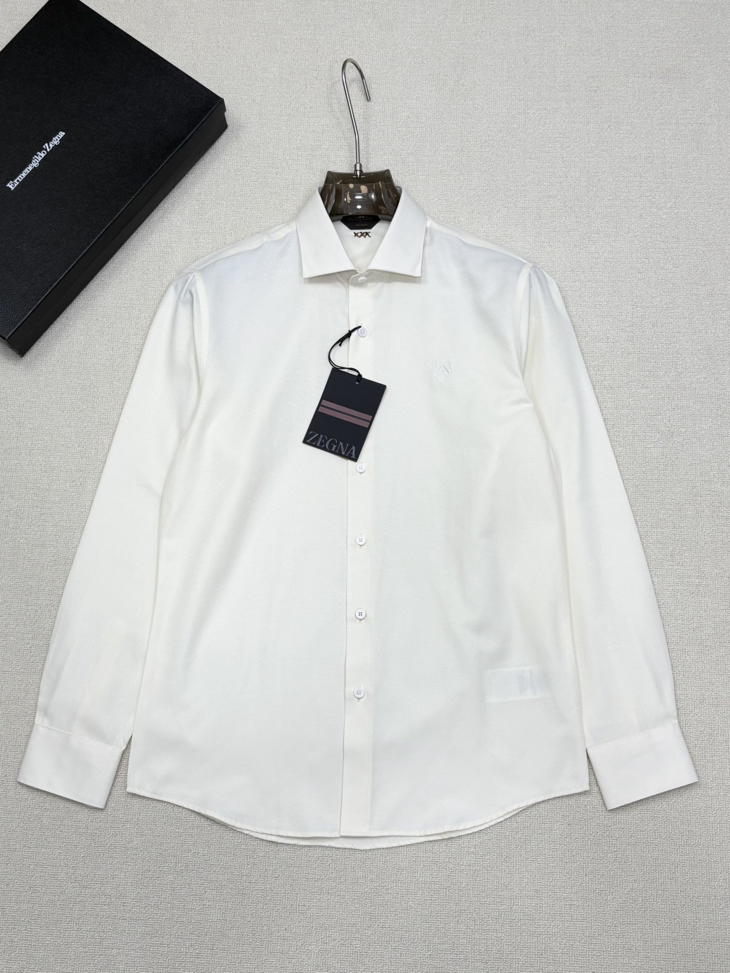 强势上新，新款不断！！！新款衬衫，高级面料高级做工，顶级品质！！！S一XXLS穿125左右m穿140左右