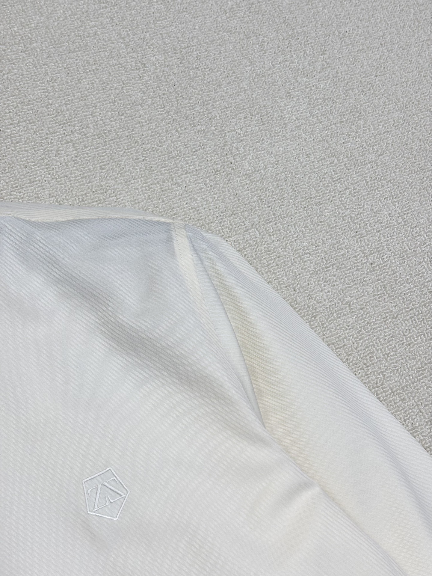 强势上新，新款不断！！！新款衬衫，高级面料高级做工，顶级品质！！！S一XXLS穿125左右m穿140左右