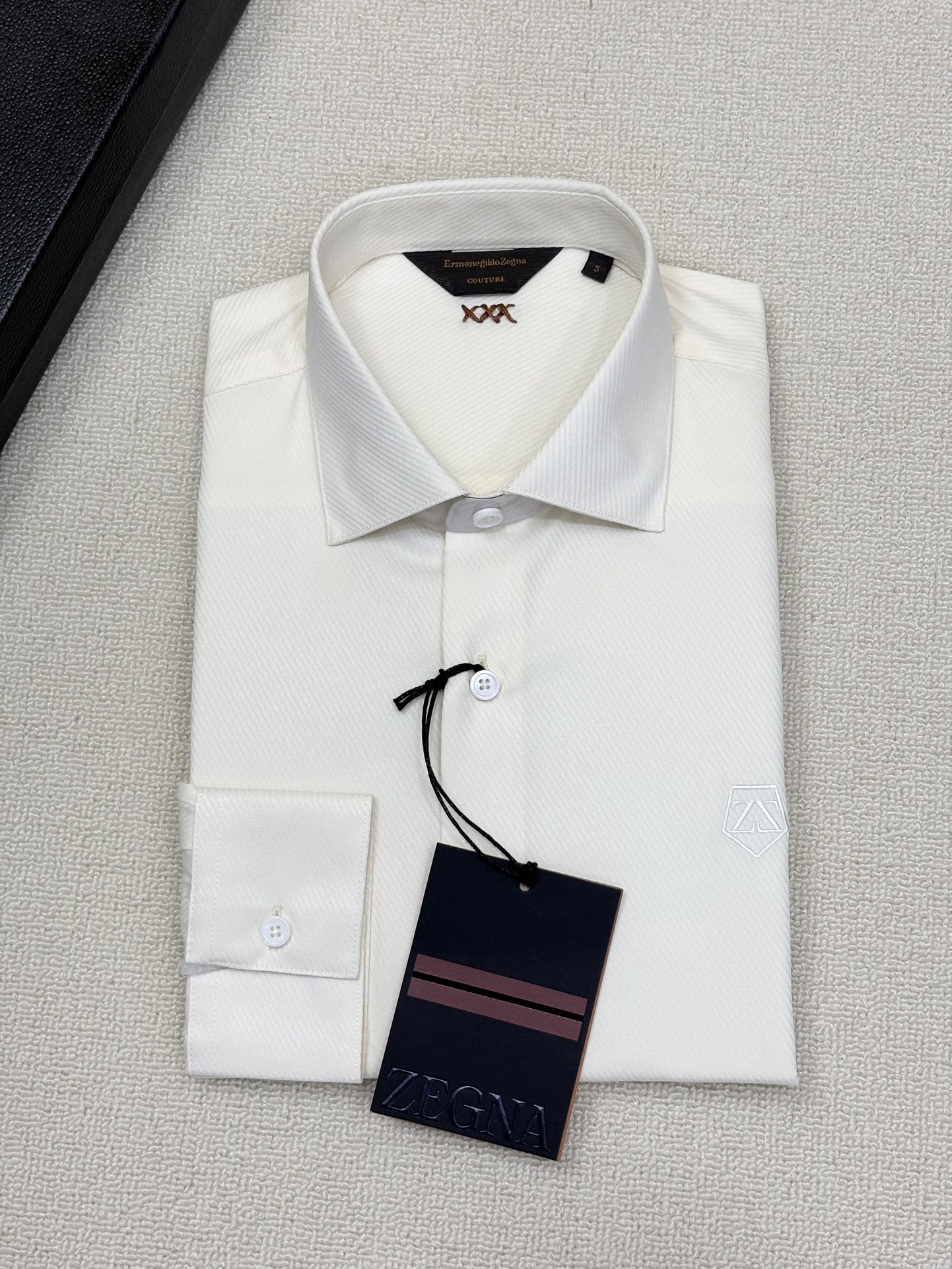 强势上新，新款不断！！！新款衬衫，高级面料高级做工，顶级品质！！！S一XXLS穿125左右m穿140左右