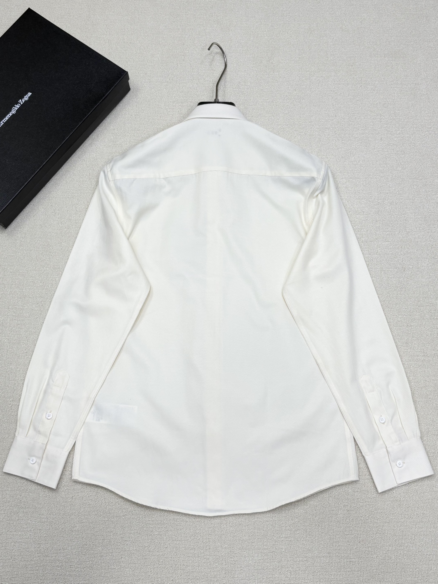 强势上新，新款不断！！！新款衬衫，高级面料高级做工，顶级品质！！！S一XXLS穿125左右m穿140左右