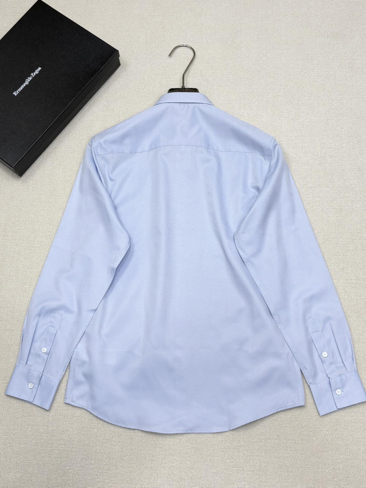 强势上新，新款不断！！！新款衬衫，高级面料高级做工，顶级品质！！！S一XXLS穿125左右m穿140左右