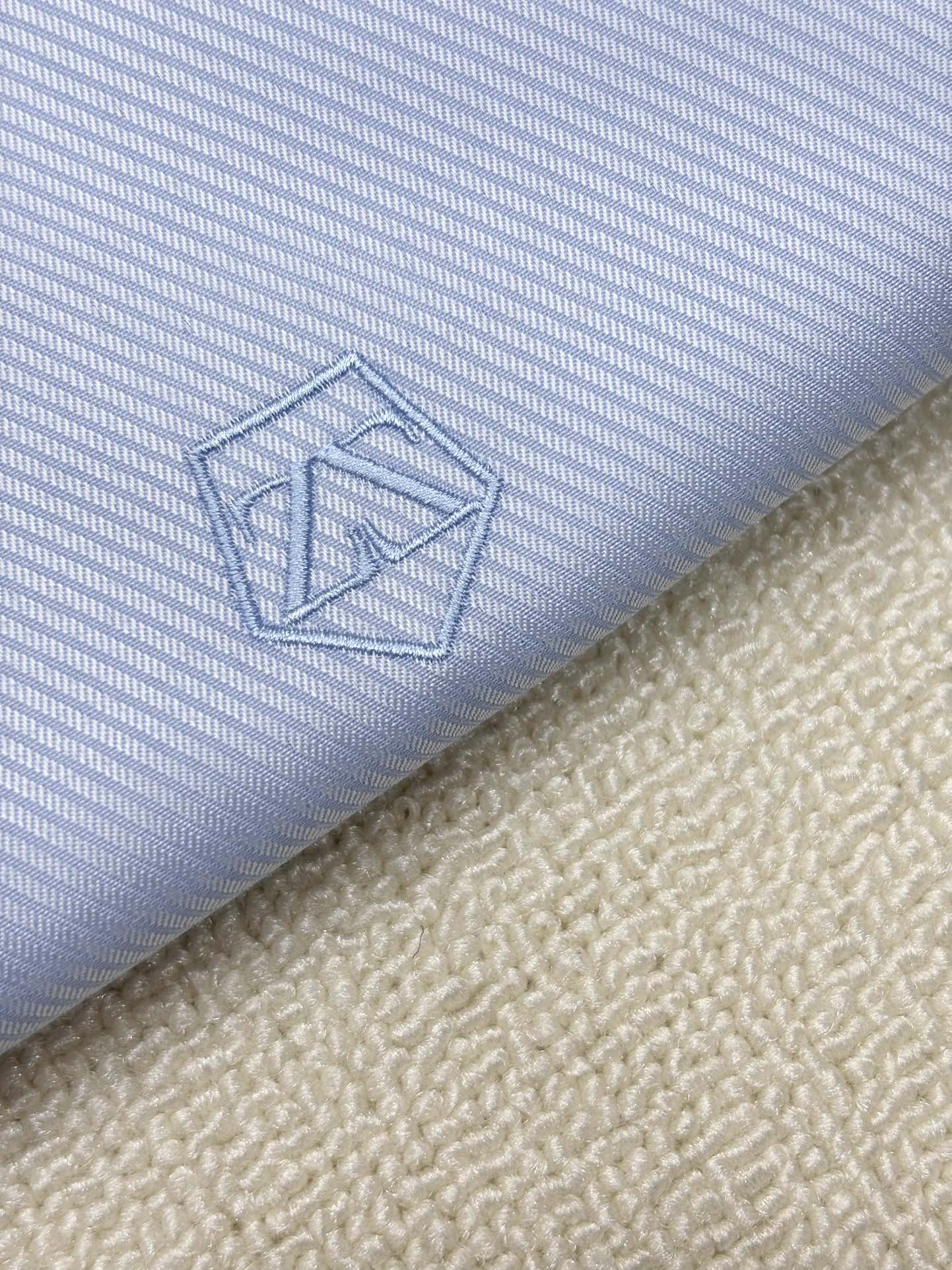 强势上新，新款不断！！！新款衬衫，高级面料高级做工，顶级品质！！！S一XXLS穿125左右m穿140左右