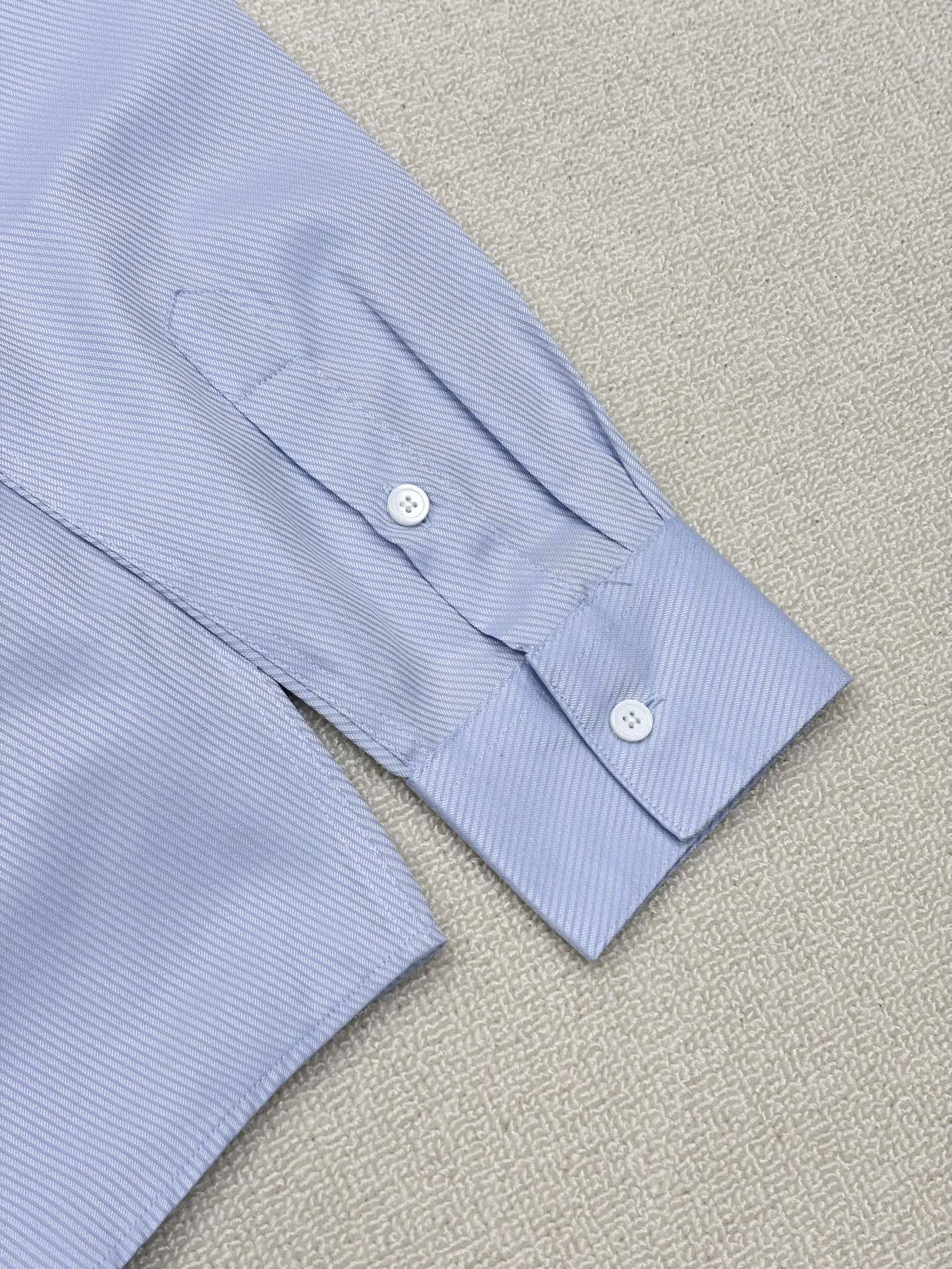 强势上新，新款不断！！！新款衬衫，高级面料高级做工，顶级品质！！！S一XXLS穿125左右m穿140左右