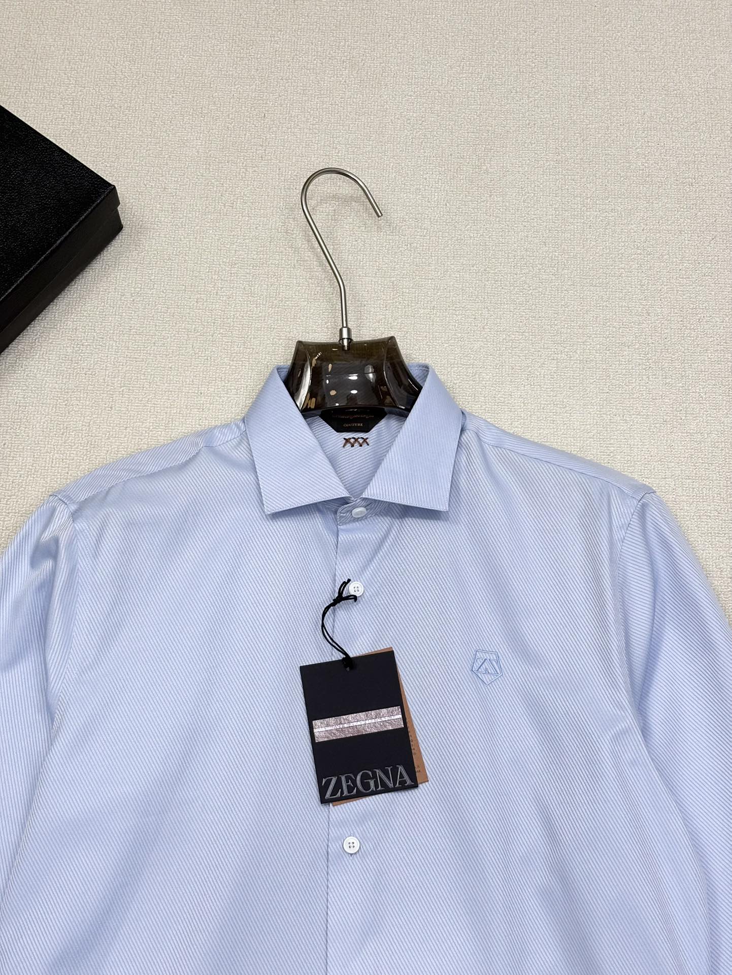 强势上新，新款不断！！！新款衬衫，高级面料高级做工，顶级品质！！！S一XXLS穿125左右m穿140左右