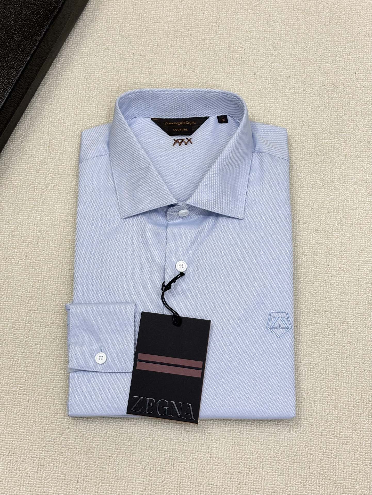 强势上新，新款不断！！！新款衬衫，高级面料高级做工，顶级品质！！！S一XXLS穿125左右m穿140左右