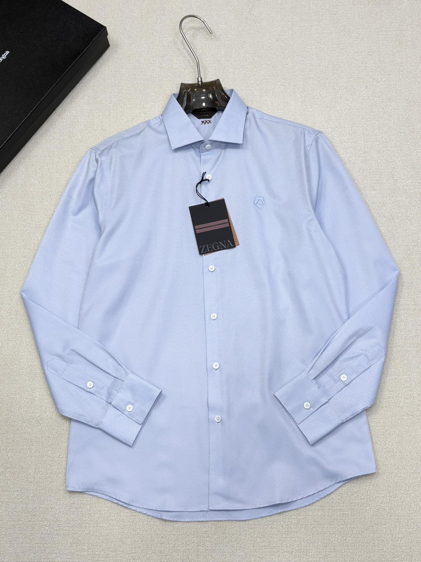 强势上新，新款不断！！！新款衬衫，高级面料高级做工，顶级品质！！！S一XXLS穿125左右m穿140左右