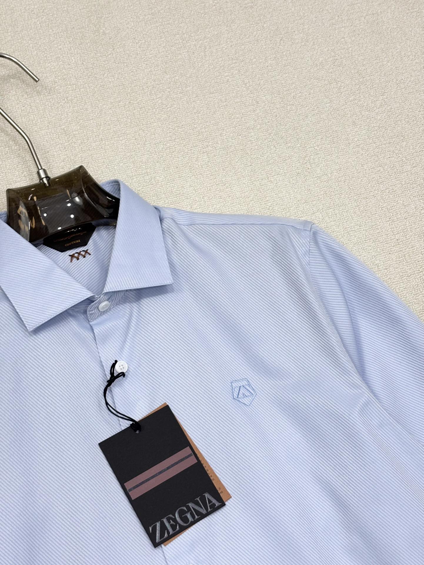 强势上新，新款不断！！！新款衬衫，高级面料高级做工，顶级品质！！！S一XXLS穿125左右m穿140左右