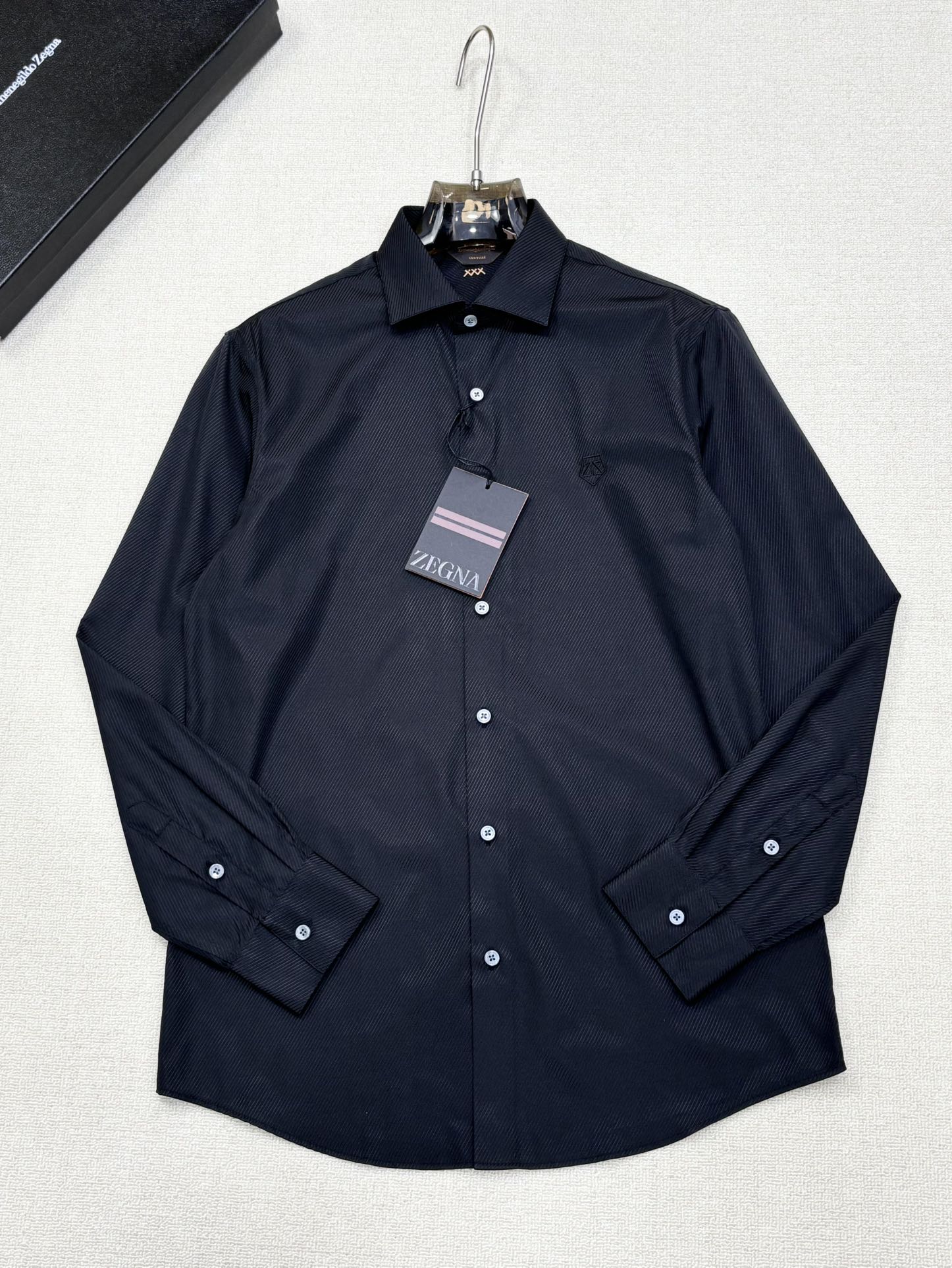 强势上新，新款不断！！！新款衬衫，高级面料高级做工，顶级品质！！！S一XXLS穿125左右m穿140左右