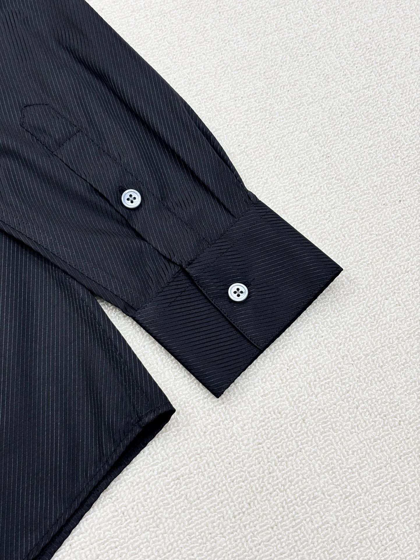 强势上新，新款不断！！！新款衬衫，高级面料高级做工，顶级品质！！！S一XXLS穿125左右m穿140左右