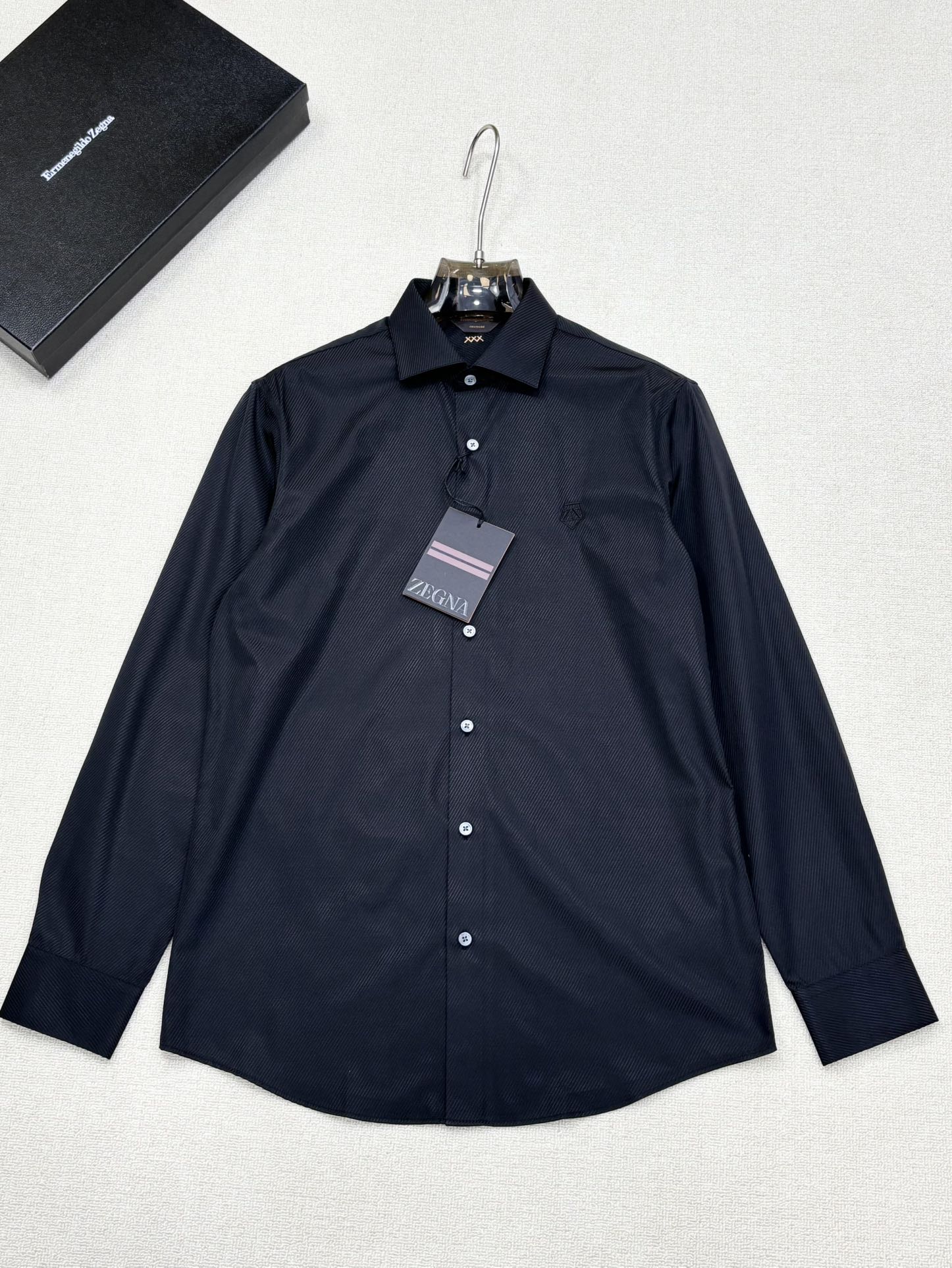 强势上新，新款不断！！！新款衬衫，高级面料高级做工，顶级品质！！！S一XXLS穿125左右m穿140左右