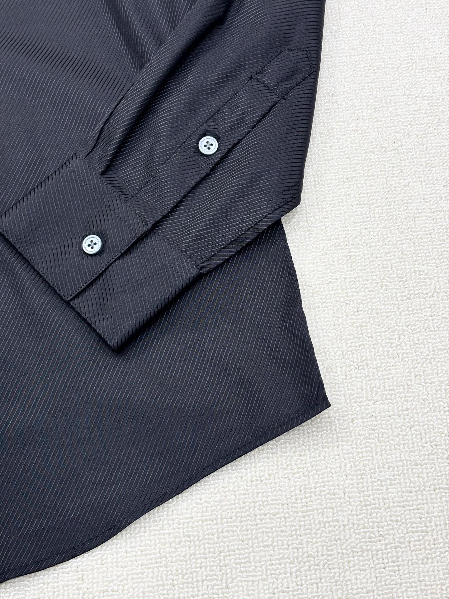 强势上新，新款不断！！！新款衬衫，高级面料高级做工，顶级品质！！！S一XXLS穿125左右m穿140左右