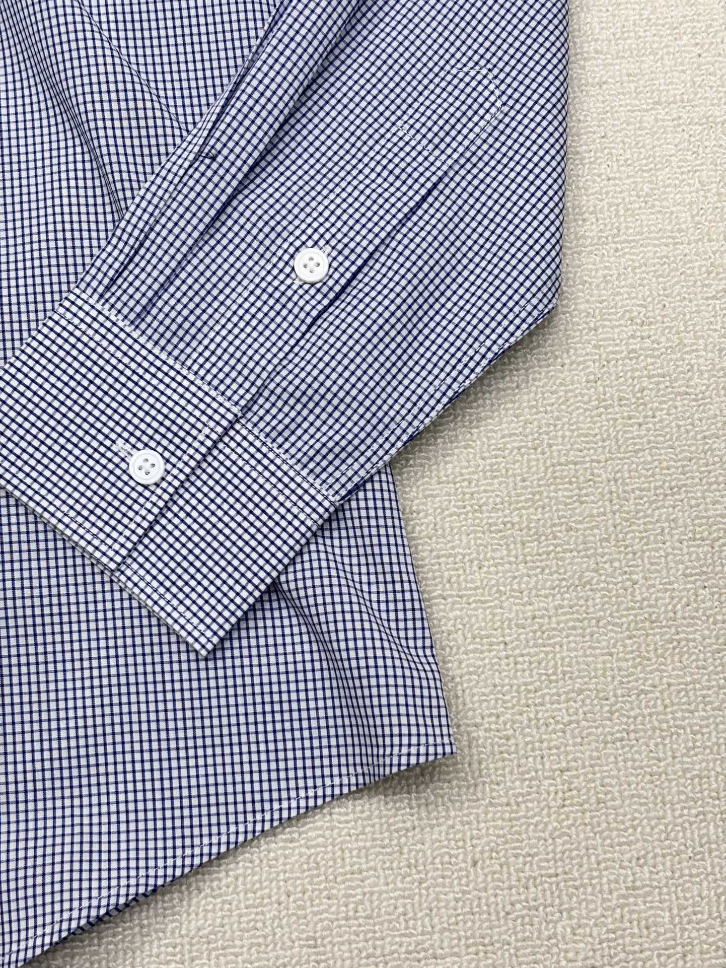 强势上新，新款不断！！！新款衬衫，高级面料高级做工，顶级品质！！！S一XXLS穿125左右m穿140左右