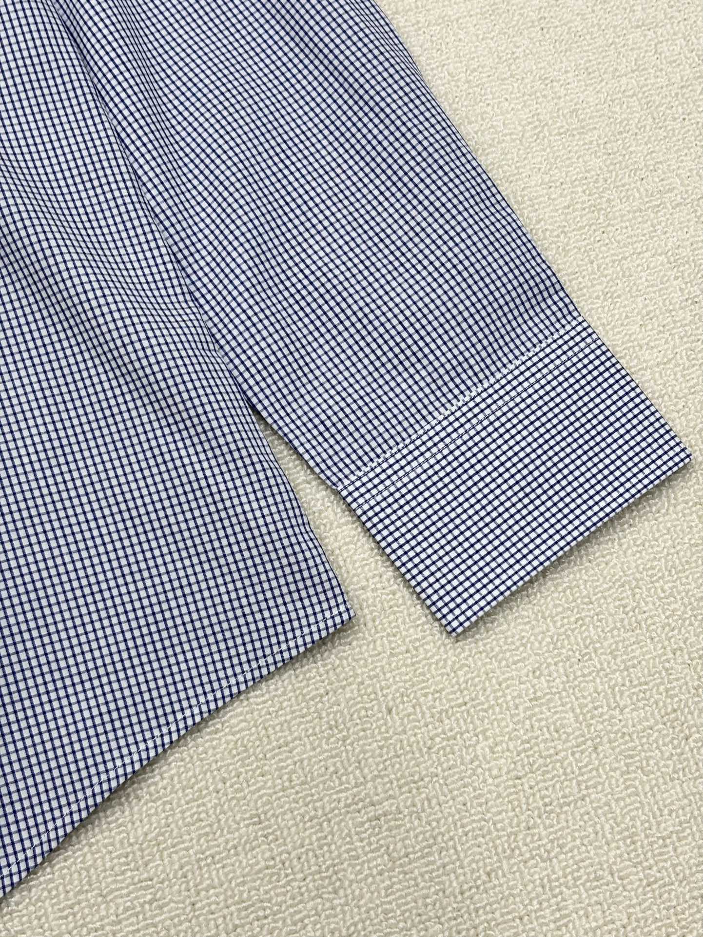 强势上新，新款不断！！！新款衬衫，高级面料高级做工，顶级品质！！！S一XXLS穿125左右m穿140左右