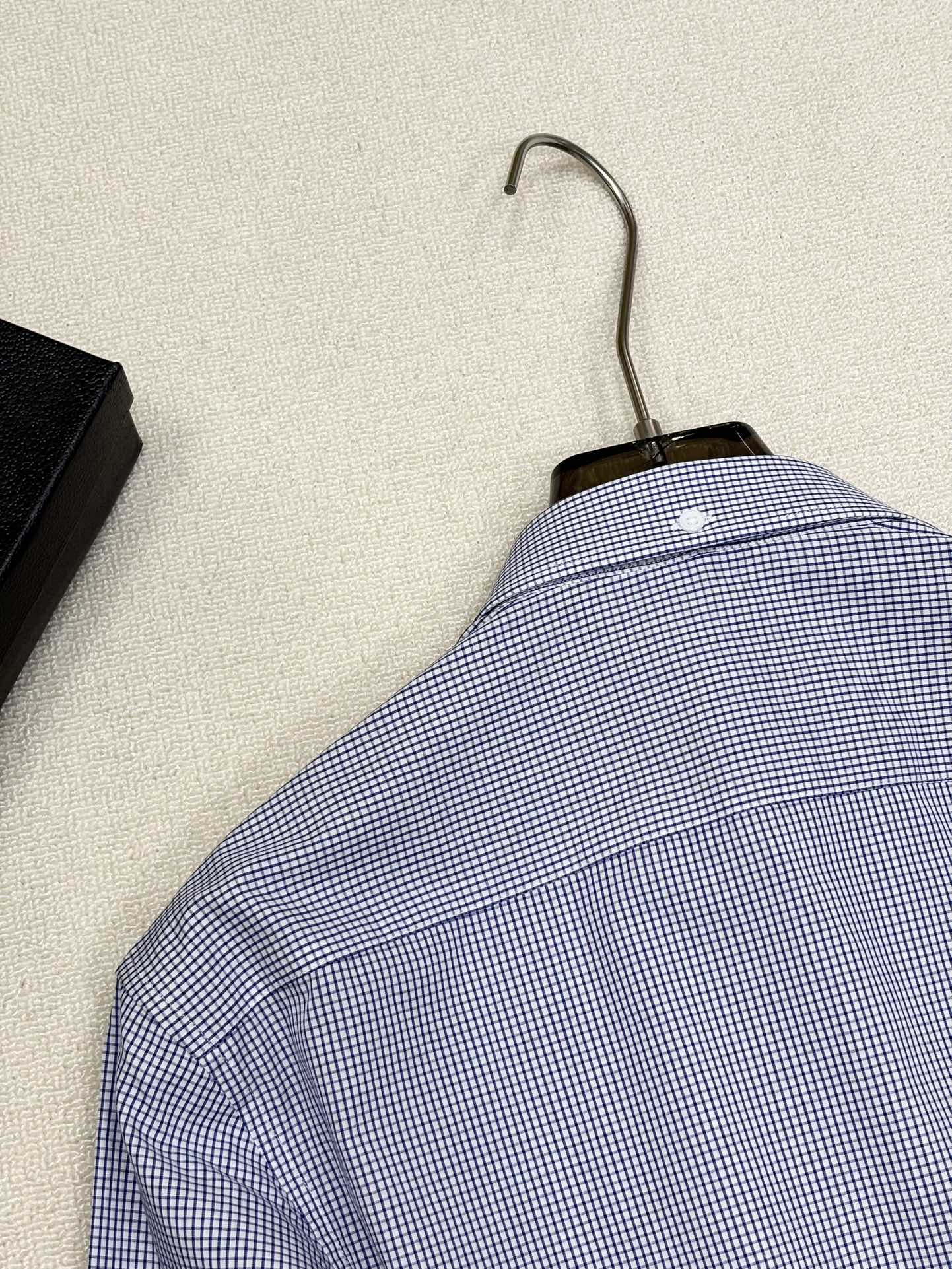 强势上新，新款不断！！！新款衬衫，高级面料高级做工，顶级品质！！！S一XXLS穿125左右m穿140左右