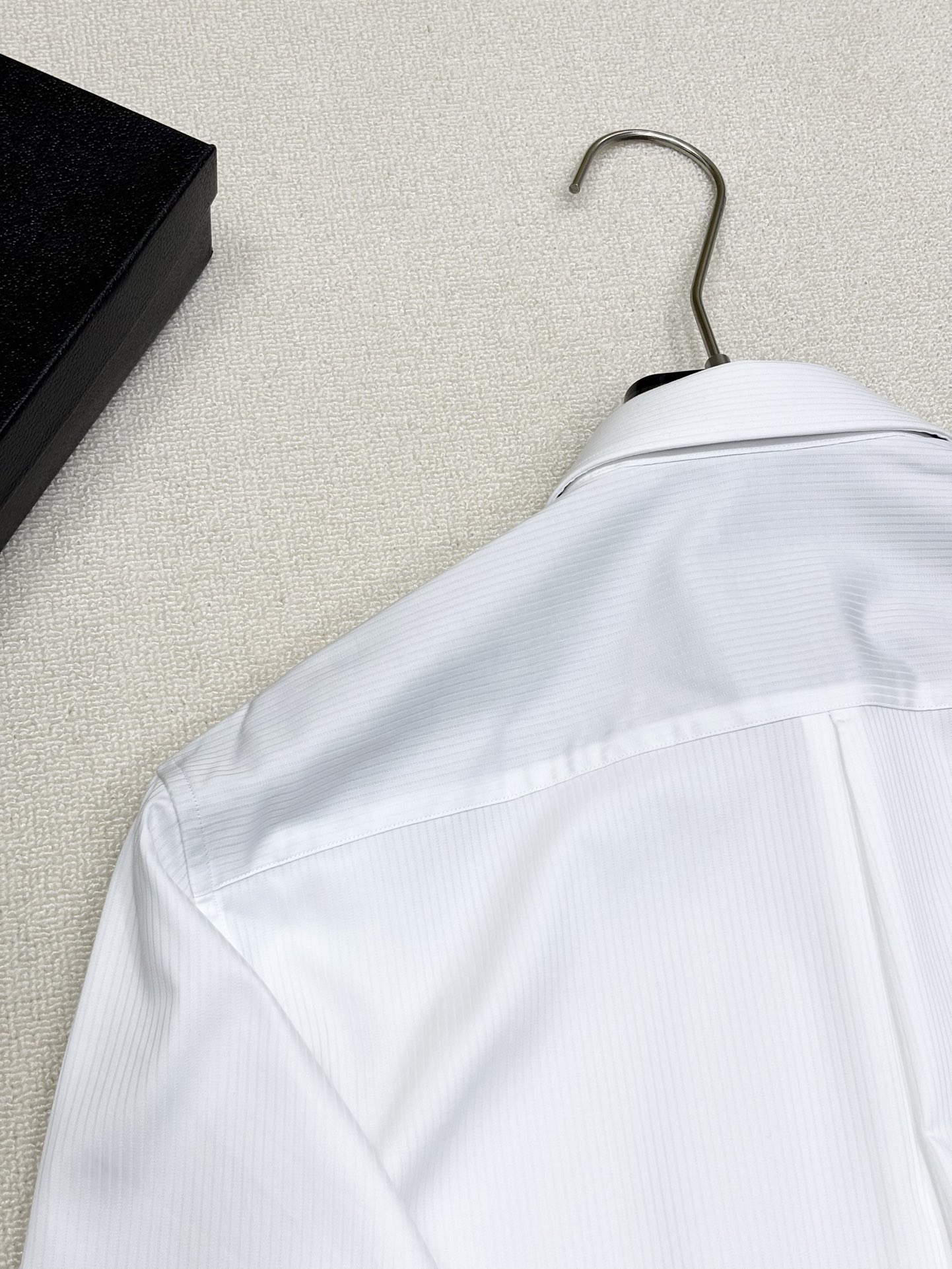 强势上新，新款不断！！！新款衬衫，高级面料高级做工，顶级品质！！！S一XXLS穿125左右m穿140左右