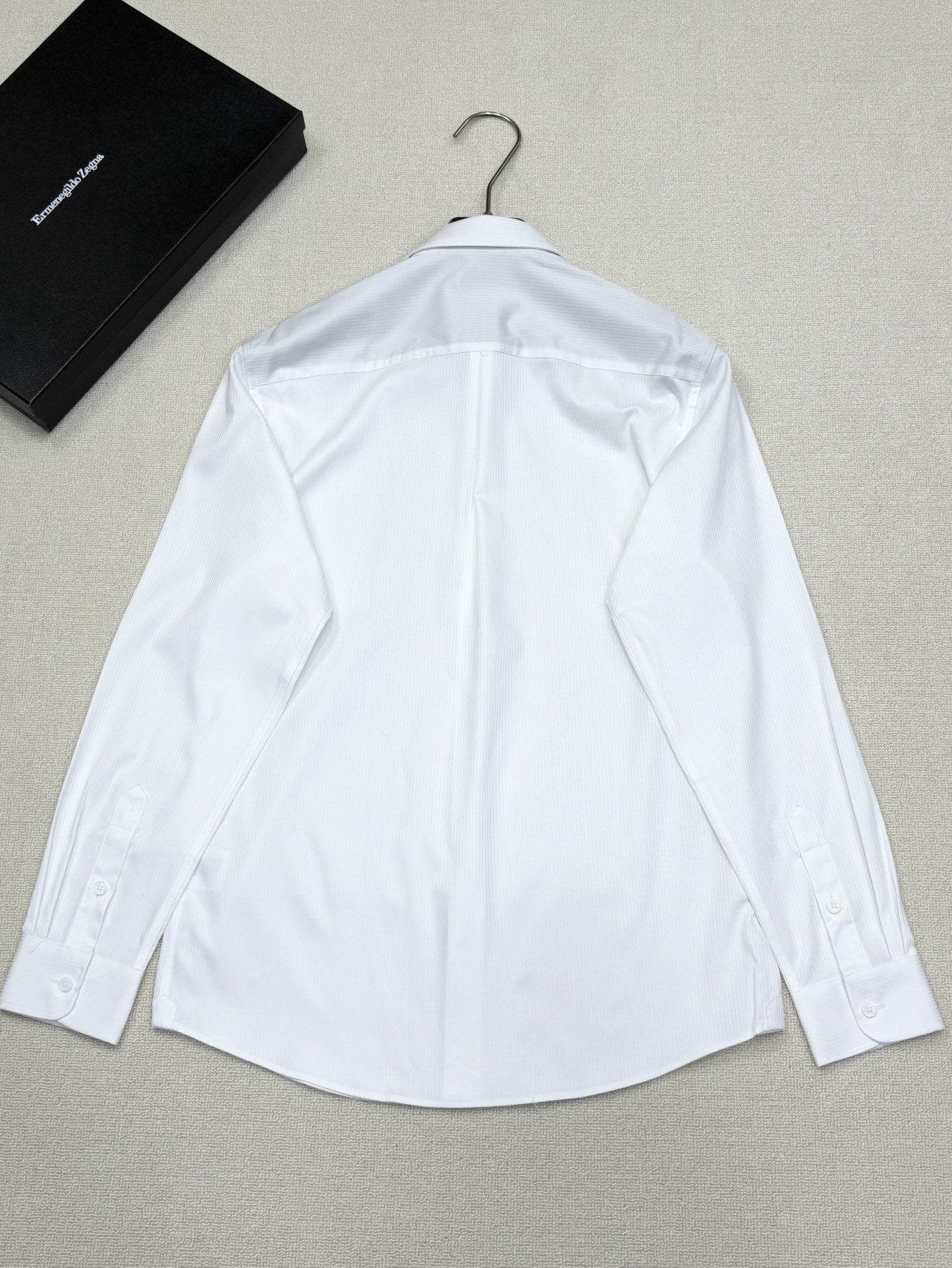 强势上新，新款不断！！！新款衬衫，高级面料高级做工，顶级品质！！！S一XXLS穿125左右m穿140左右