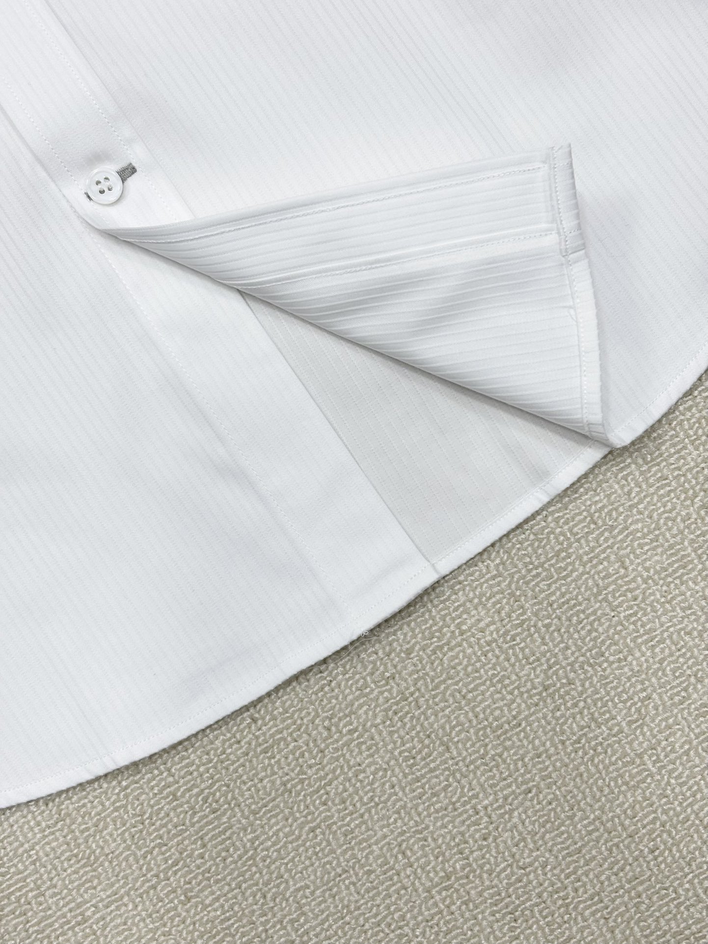 强势上新，新款不断！！！新款衬衫，高级面料高级做工，顶级品质！！！S一XXLS穿125左右m穿140左右