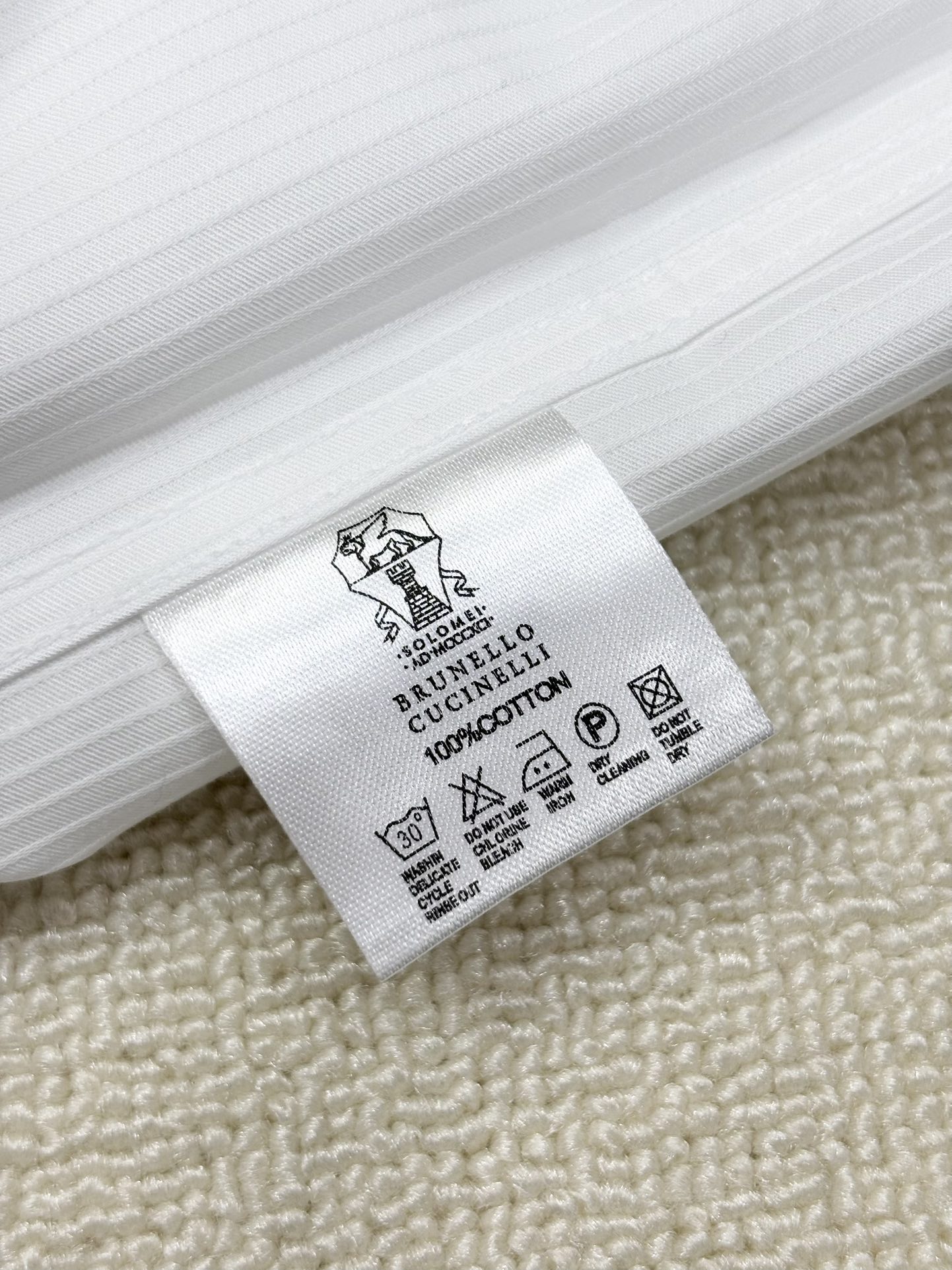 强势上新，新款不断！！！新款衬衫，高级面料高级做工，顶级品质！！！S一XXLS穿125左右m穿140左右