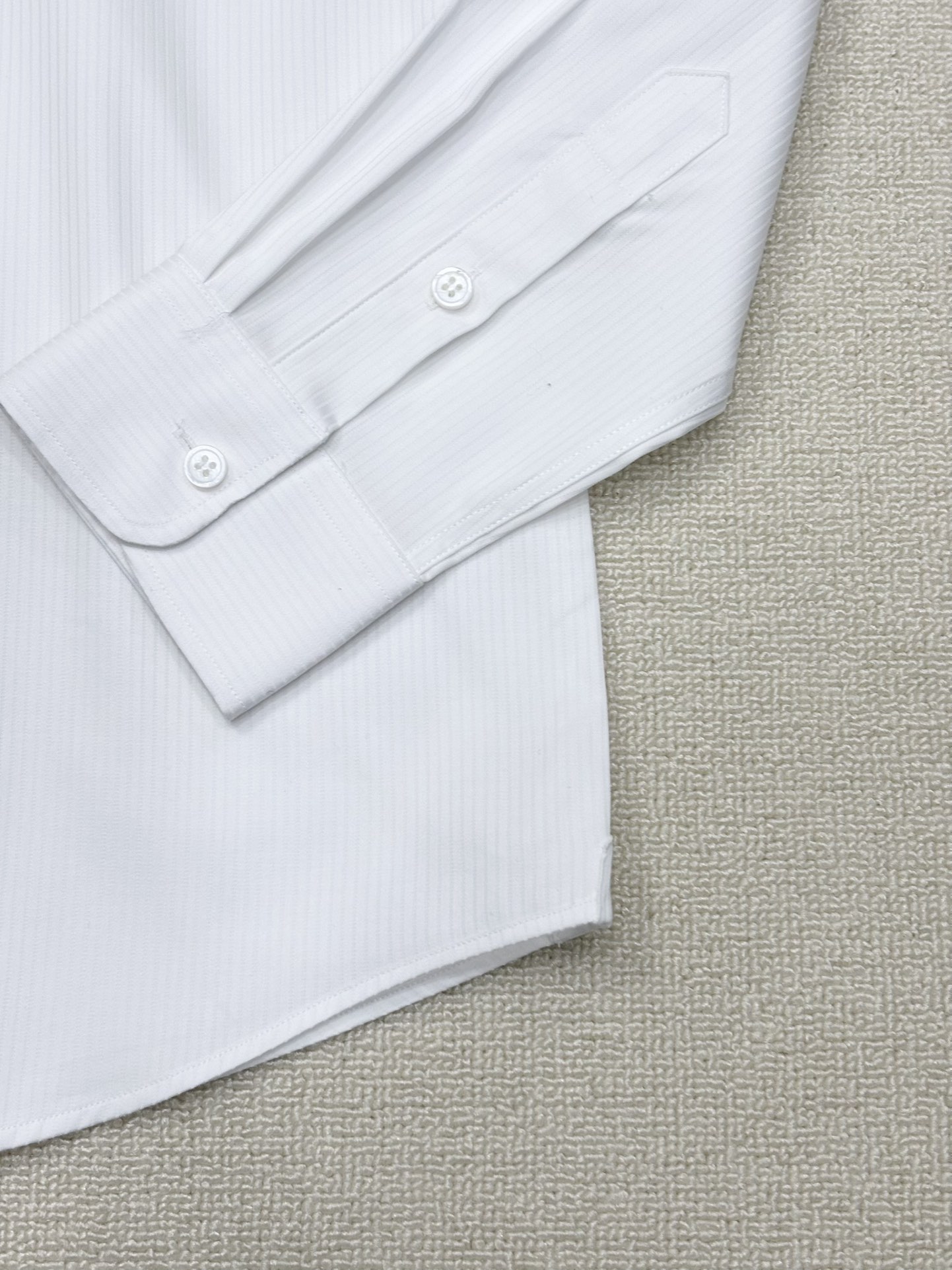 强势上新，新款不断！！！新款衬衫，高级面料高级做工，顶级品质！！！S一XXLS穿125左右m穿140左右