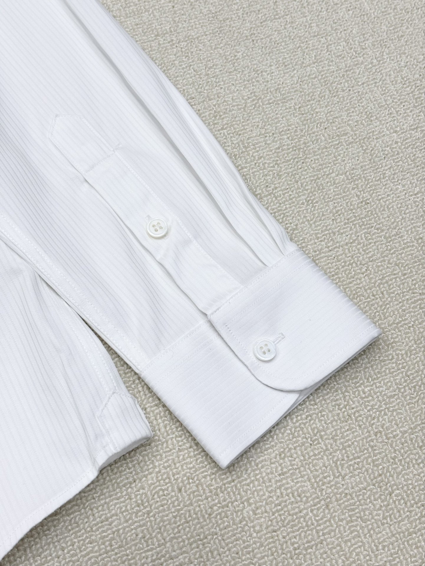 强势上新，新款不断！！！新款衬衫，高级面料高级做工，顶级品质！！！S一XXLS穿125左右m穿140左右