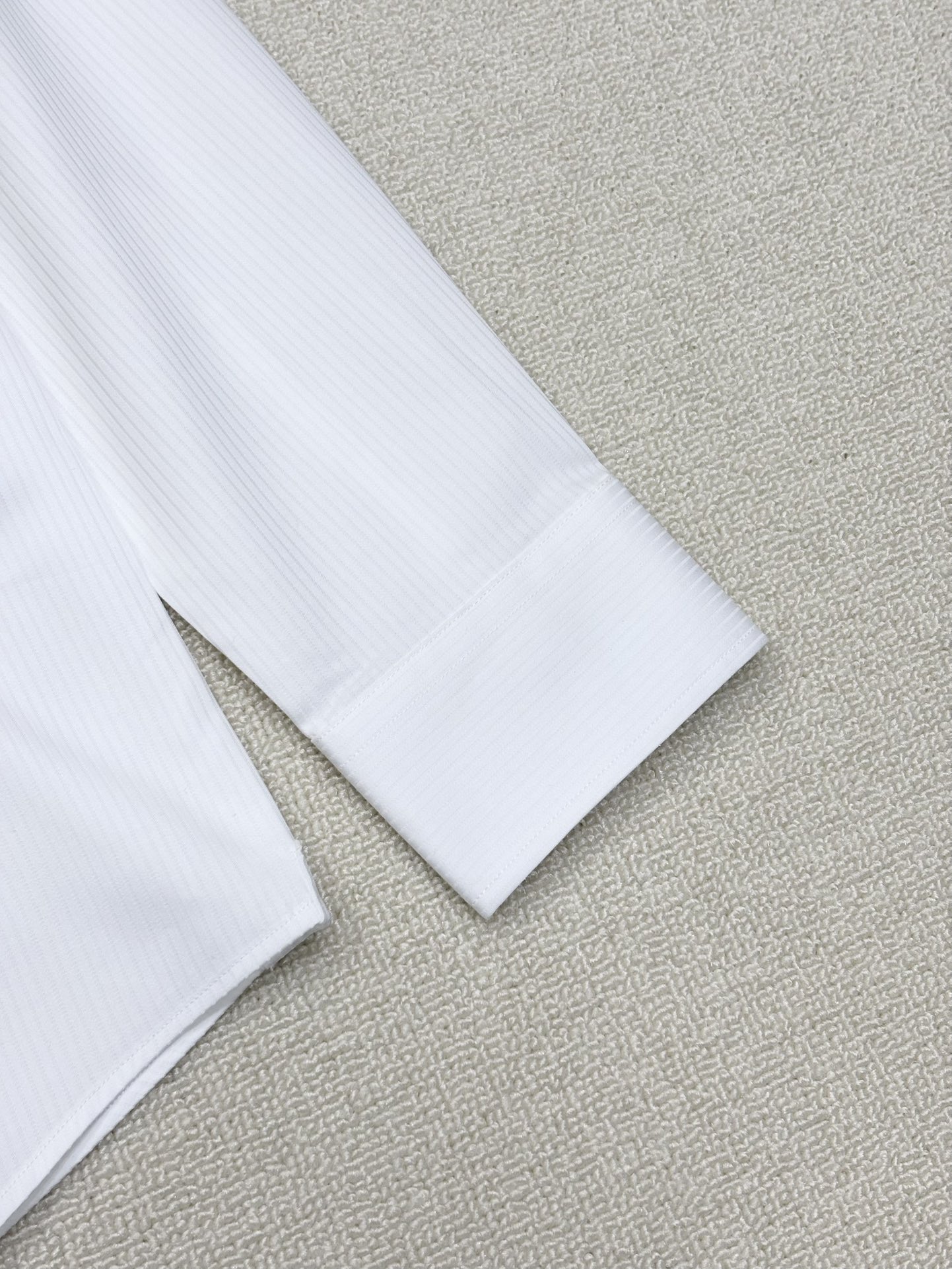 强势上新，新款不断！！！新款衬衫，高级面料高级做工，顶级品质！！！S一XXLS穿125左右m穿140左右