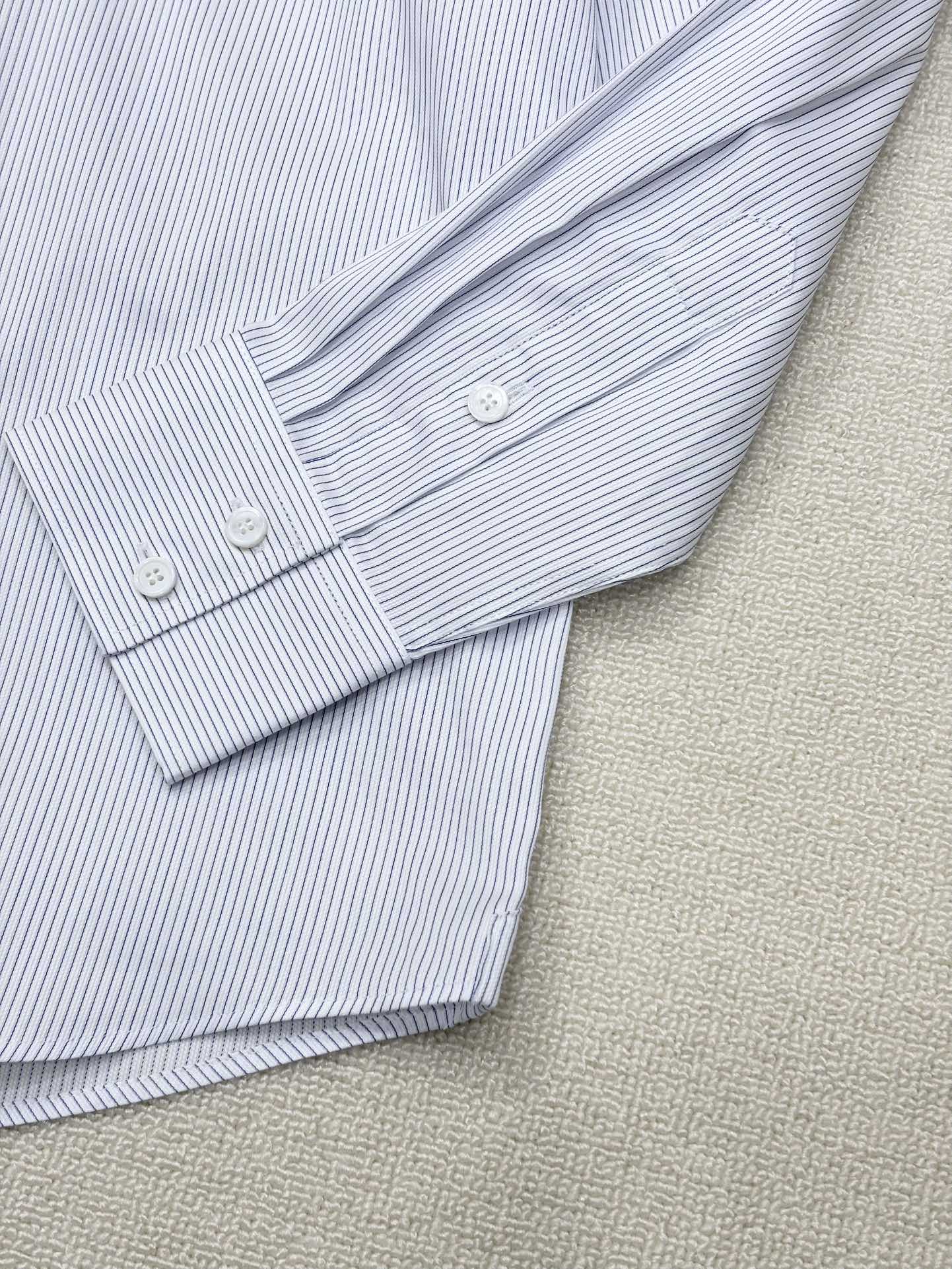 强势上新，新款不断！！！新款衬衫，高级面料高级做工，顶级品质！！！S一XXLS穿125左右m穿140左右