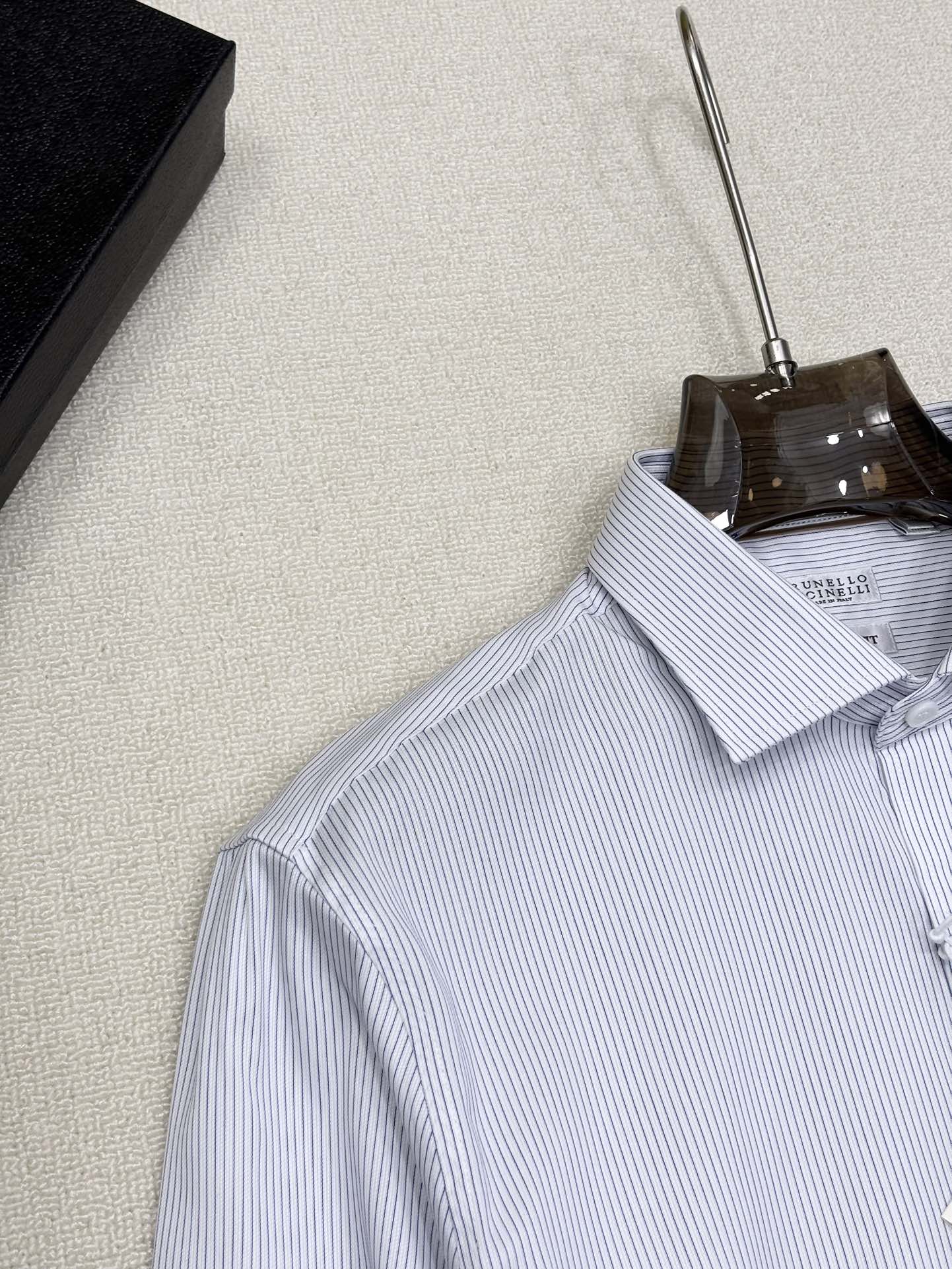 强势上新，新款不断！！！新款衬衫，高级面料高级做工，顶级品质！！！S一XXLS穿125左右m穿140左右