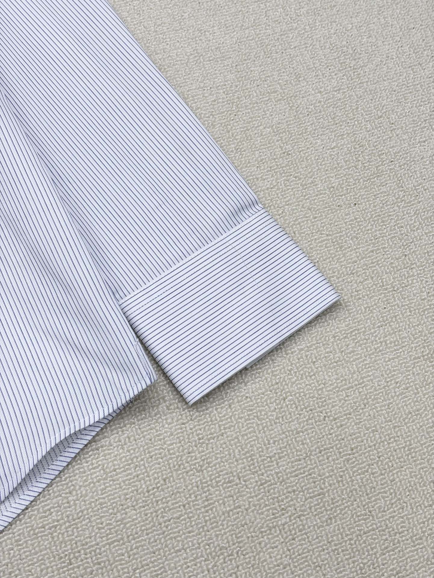 强势上新，新款不断！！！新款衬衫，高级面料高级做工，顶级品质！！！S一XXLS穿125左右m穿140左右