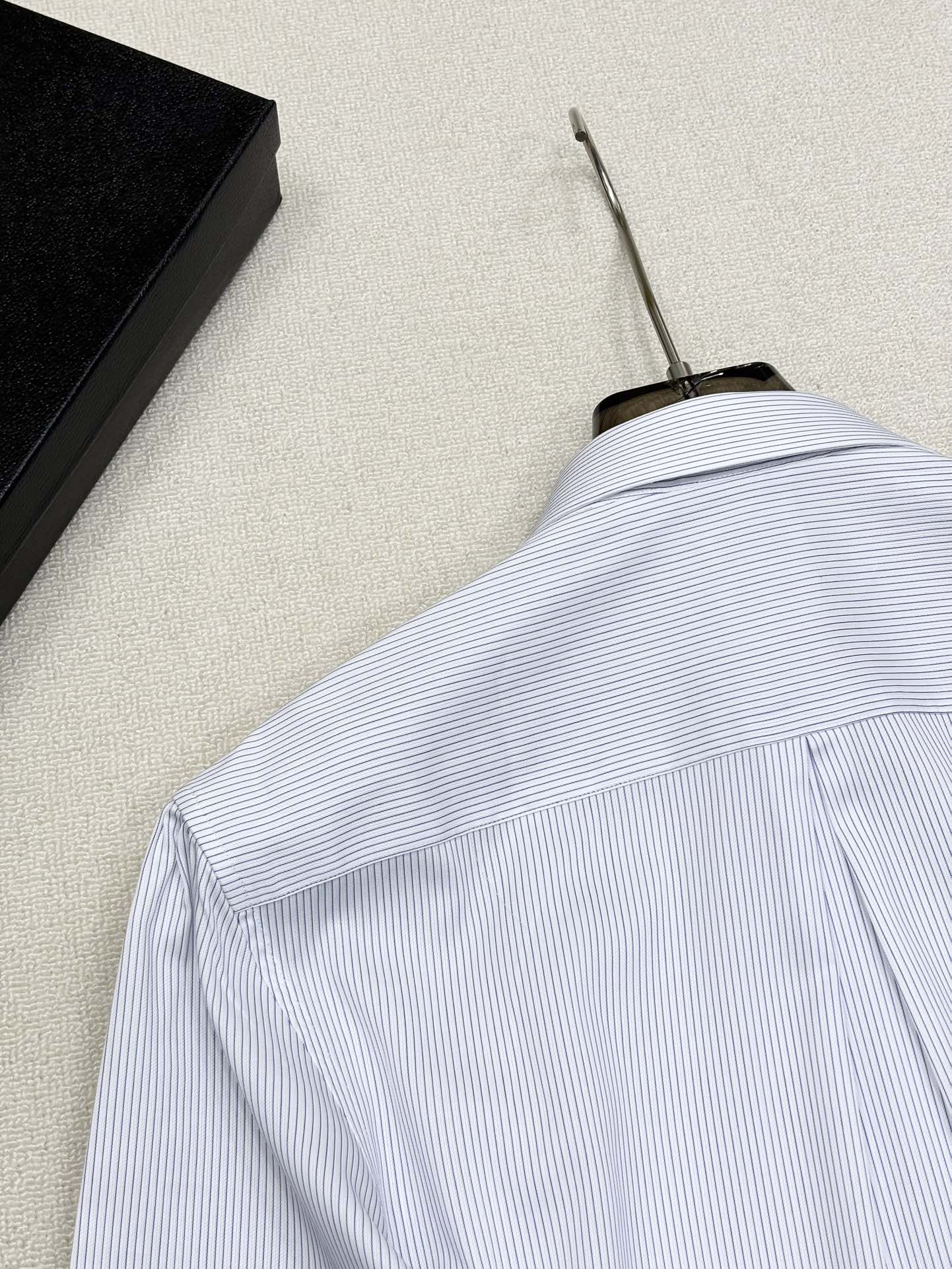 强势上新，新款不断！！！新款衬衫，高级面料高级做工，顶级品质！！！S一XXLS穿125左右m穿140左右