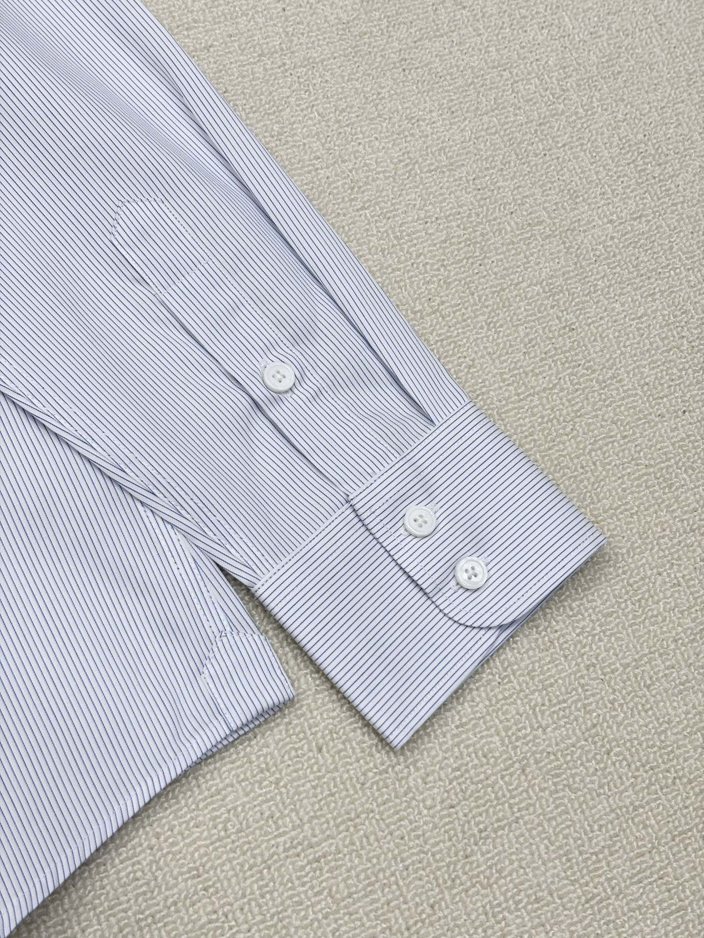 强势上新，新款不断！！！新款衬衫，高级面料高级做工，顶级品质！！！S一XXLS穿125左右m穿140左右