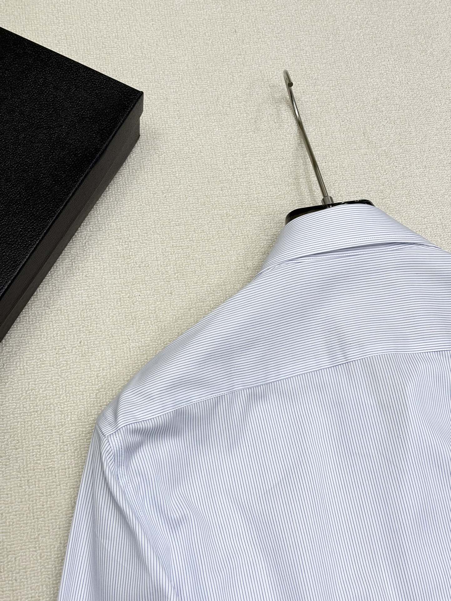 强势上新，新款不断！！！新款衬衫，高级面料高级做工，顶级品质！！！S一XXLS穿125左右m穿140左右