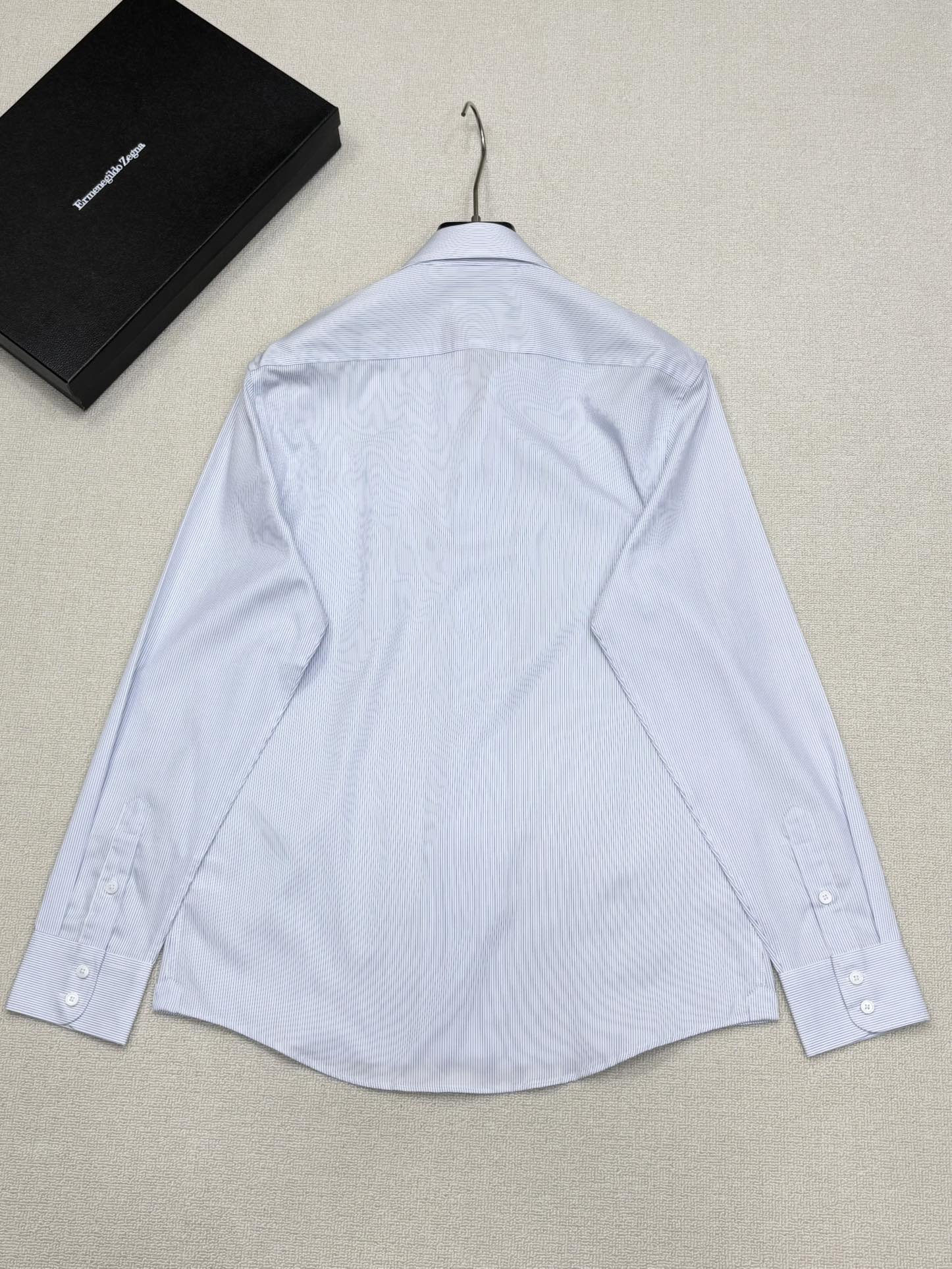 强势上新，新款不断！！！新款衬衫，高级面料高级做工，顶级品质！！！S一XXLS穿125左右m穿140左右