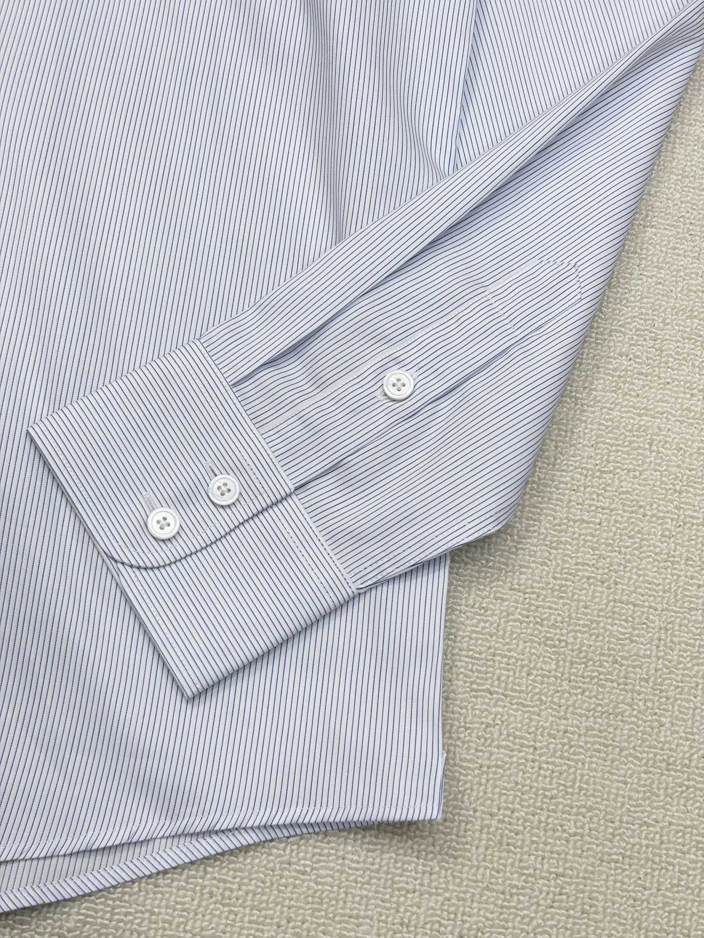 强势上新，新款不断！！！新款衬衫，高级面料高级做工，顶级品质！！！S一XXLS穿125左右m穿140左右