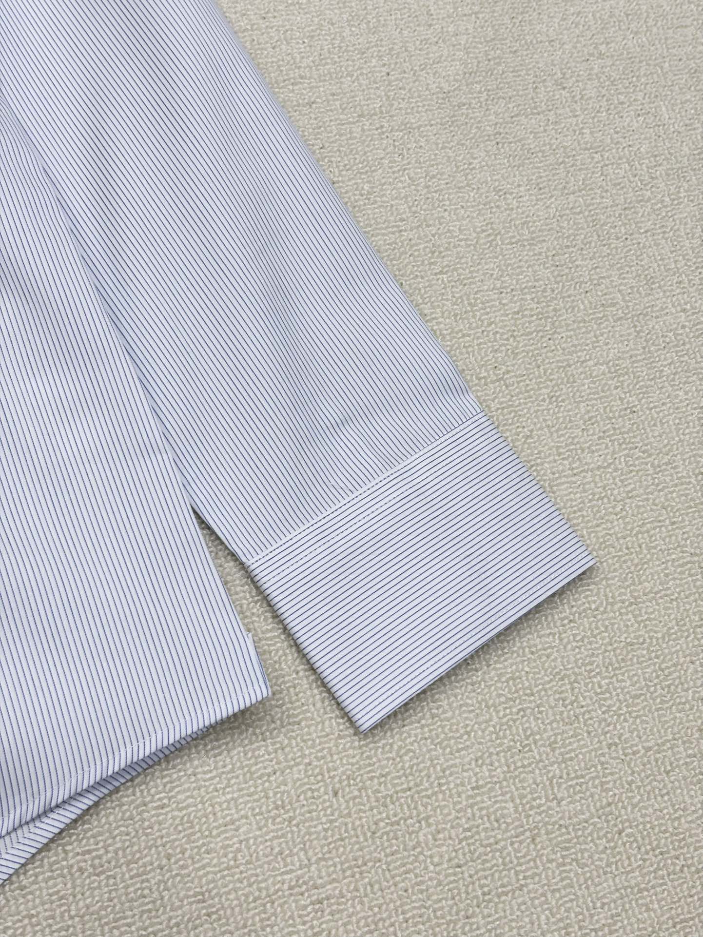 强势上新，新款不断！！！新款衬衫，高级面料高级做工，顶级品质！！！S一XXLS穿125左右m穿140左右