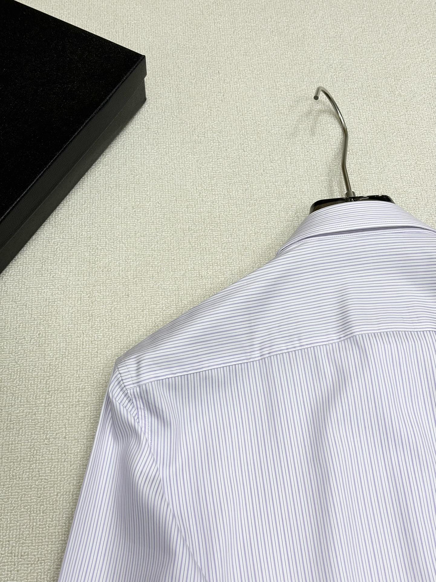 强势上新，新款不断！！！新款衬衫，高级面料高级做工，顶级品质！！！S一XXLS穿125左右m穿140左右