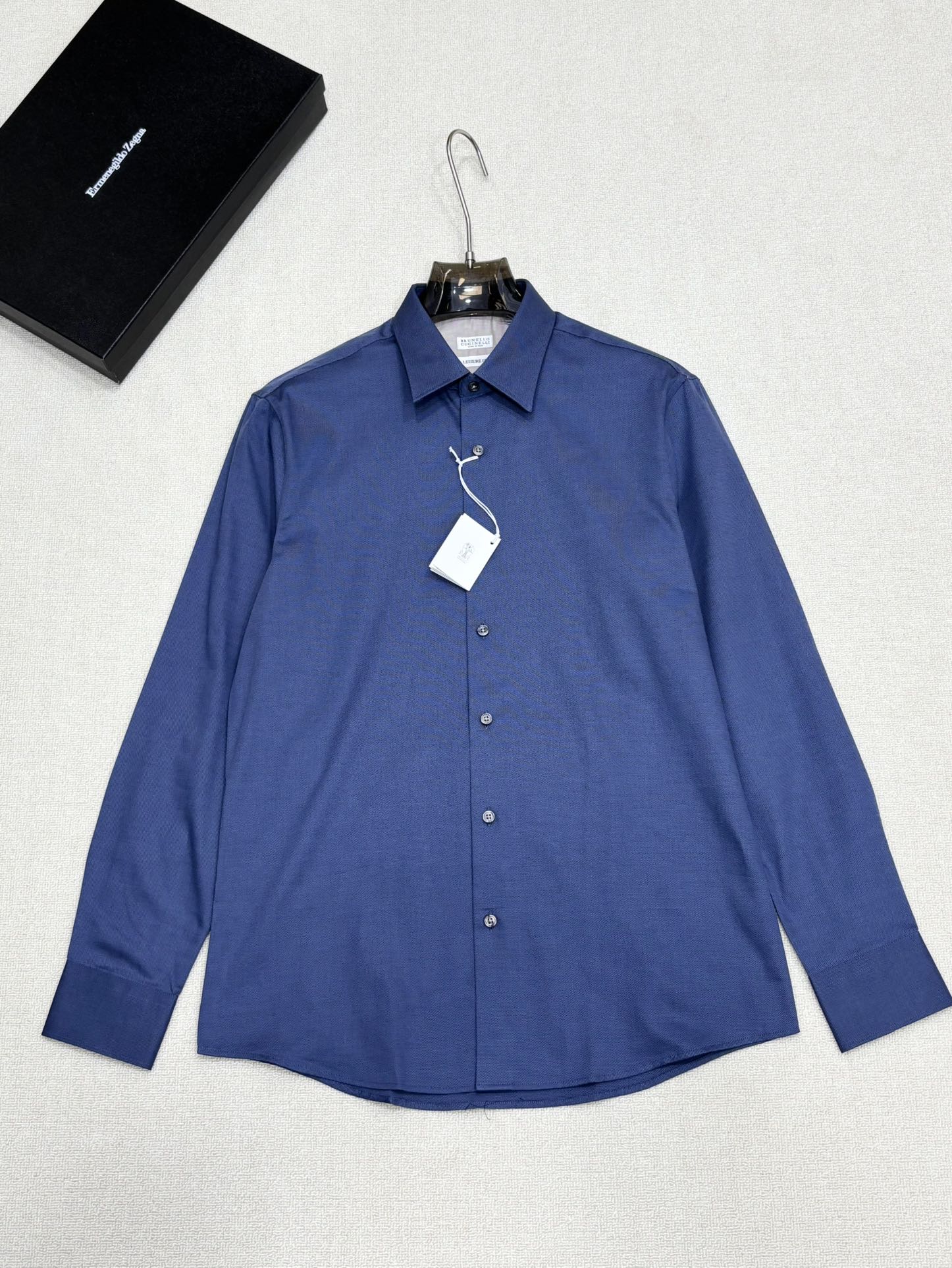 强势上新，新款不断！！！新款衬衫，高级面料高级做工，顶级品质！！！S一XXLS穿125左右m穿140左右