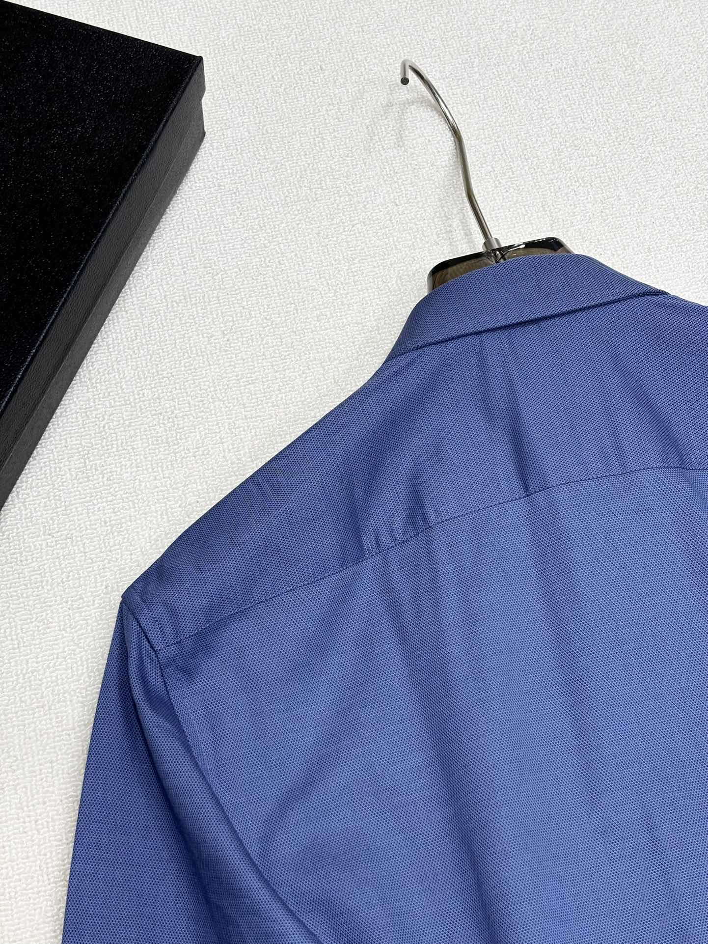 强势上新，新款不断！！！新款衬衫，高级面料高级做工，顶级品质！！！S一XXLS穿125左右m穿140左右