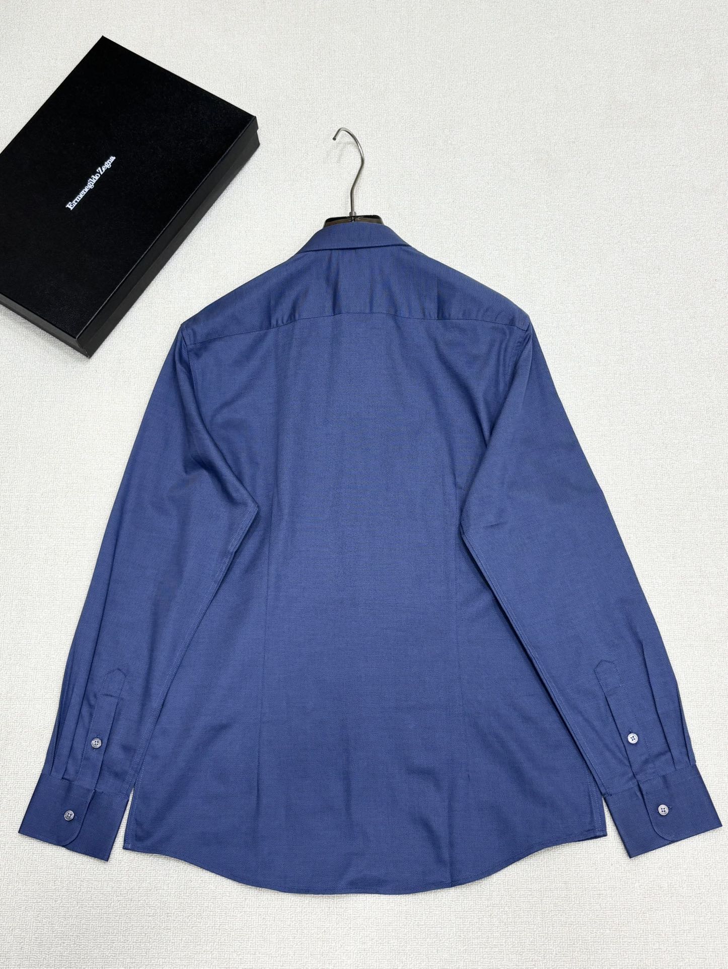 强势上新，新款不断！！！新款衬衫，高级面料高级做工，顶级品质！！！S一XXLS穿125左右m穿140左右