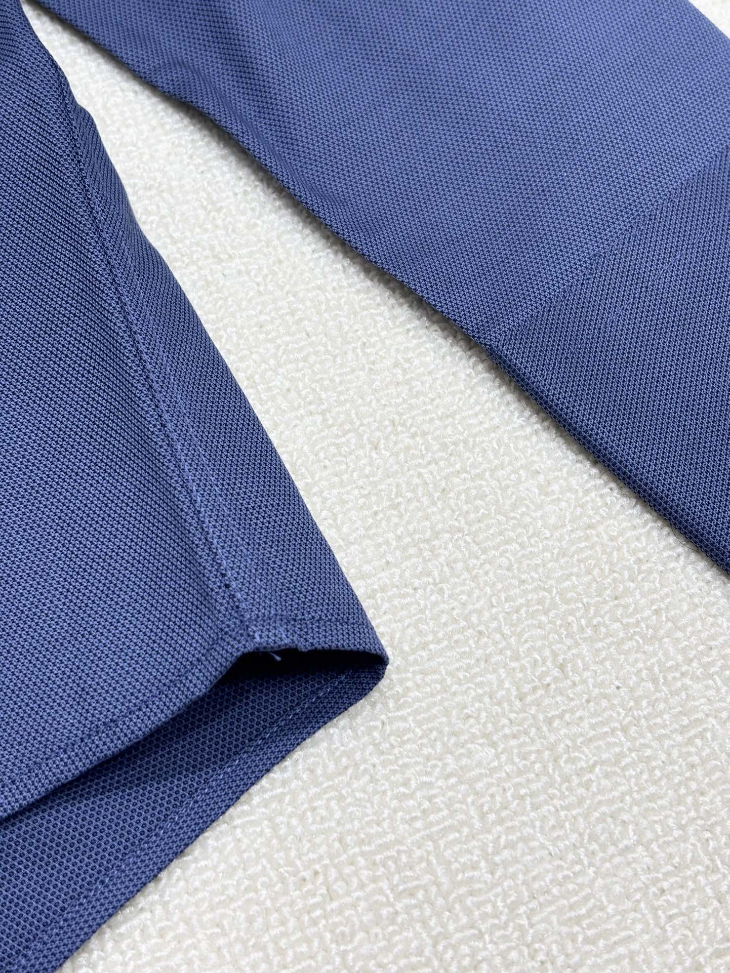 强势上新，新款不断！！！新款衬衫，高级面料高级做工，顶级品质！！！S一XXLS穿125左右m穿140左右