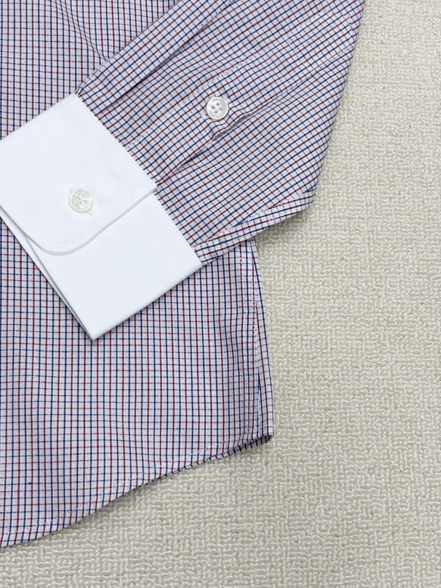 强势上新，新款不断！！！新款衬衫，高级面料高级做工，顶级品质！！！S一XXLS穿125左右m穿140左右