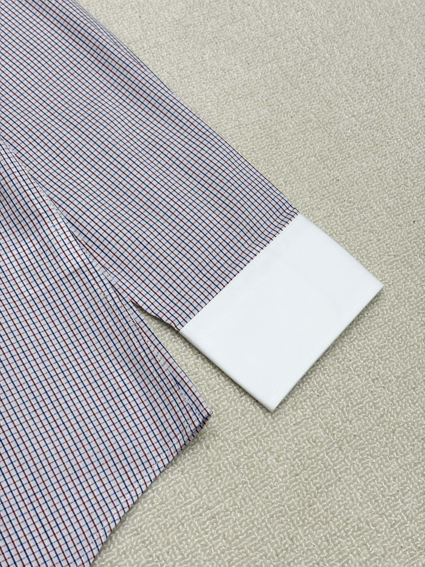 强势上新，新款不断！！！新款衬衫，高级面料高级做工，顶级品质！！！S一XXLS穿125左右m穿140左右