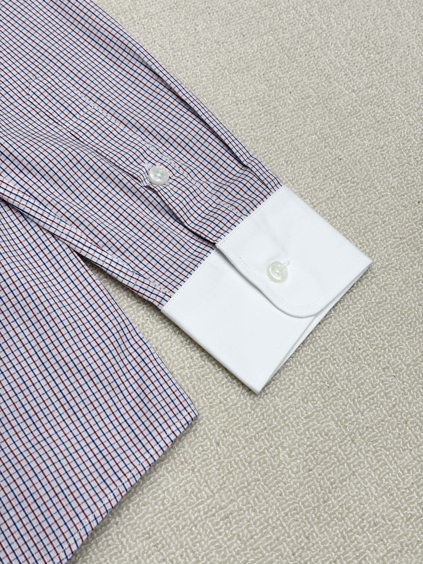 强势上新，新款不断！！！新款衬衫，高级面料高级做工，顶级品质！！！S一XXLS穿125左右m穿140左右